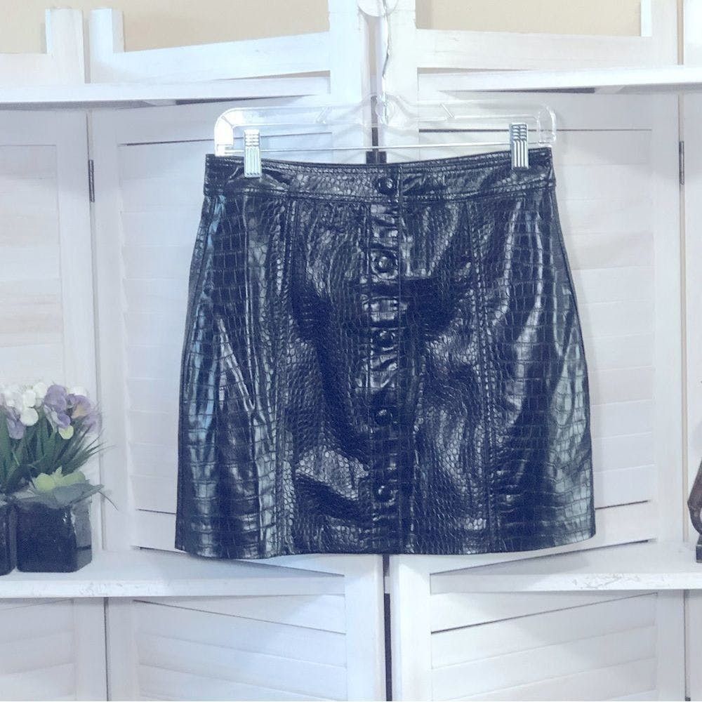 BLANKNYC NWT BlankNYC black leather snake skin snap buttons skirt 27 Size 27" / US 4 / IT 40 - 1 Thumbnail