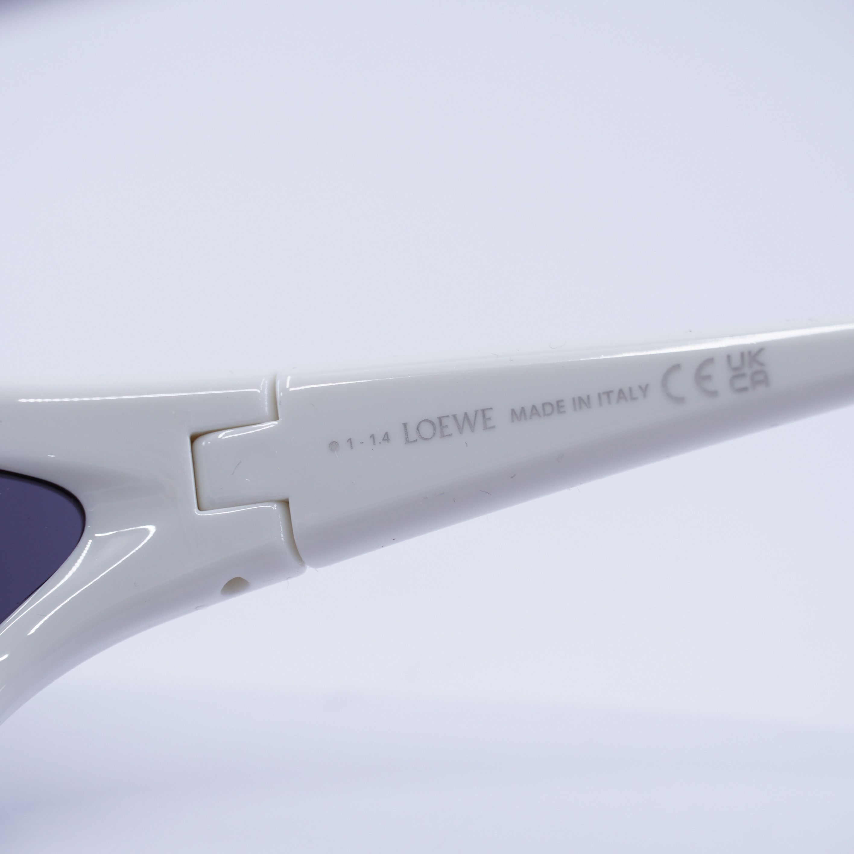 Loewe Loewe LW40143U 25A Sunglasses Ivory Geometric Frame Size ONE SIZE - 8 Thumbnail