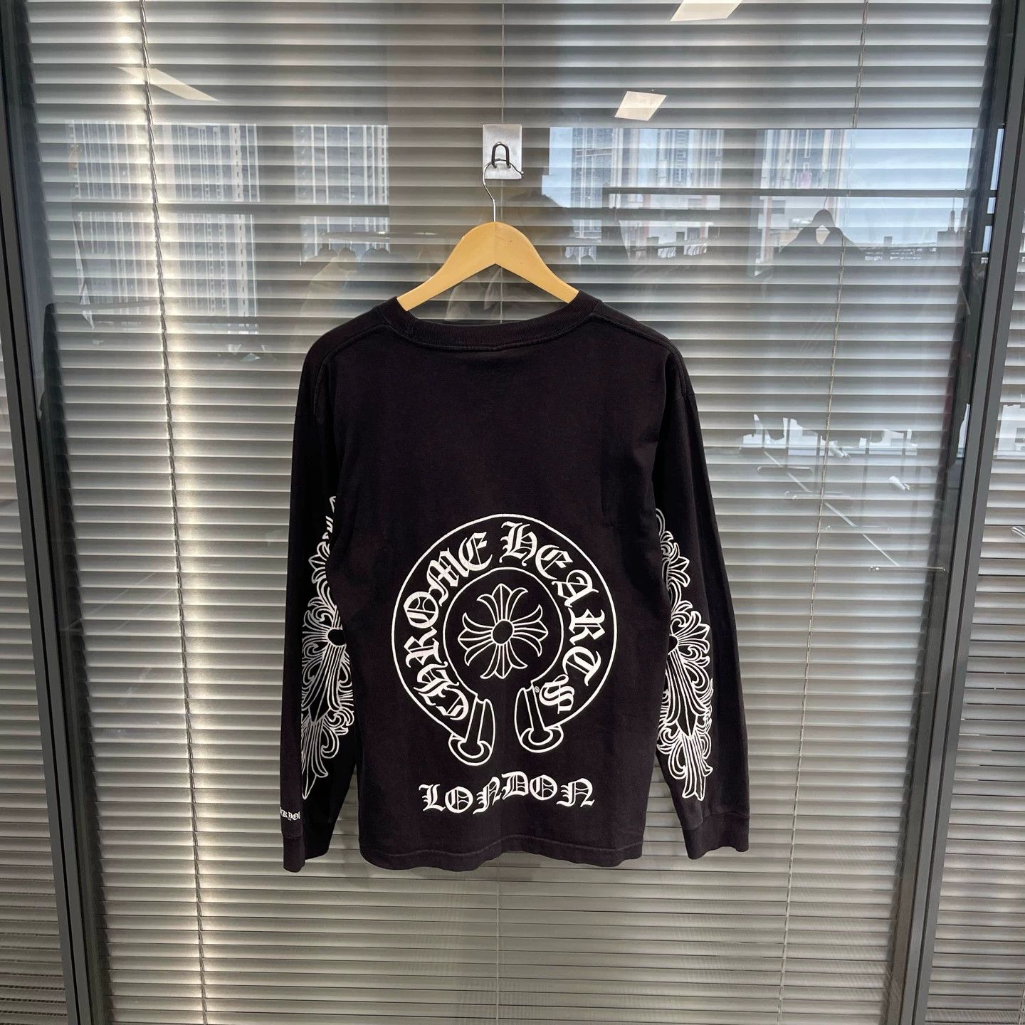 Chrome Hearts Chrome Hearts London Kylin Arm Long Sleeve M 95 (Print Flaw) Size US M / EU 48-50 / 2 - 1 Thumbnail