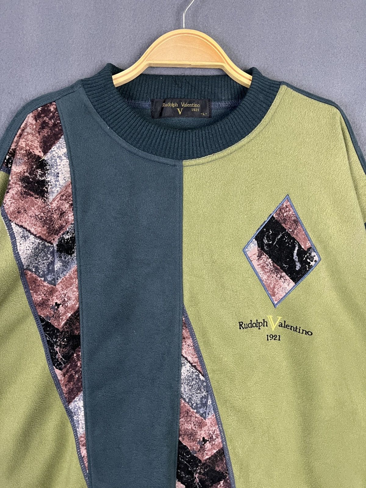 Vintage Vintage Rudolph Valentino Patchwork Sweatshirt Size US L / EU 52-54 / 3 - 3 Thumbnail