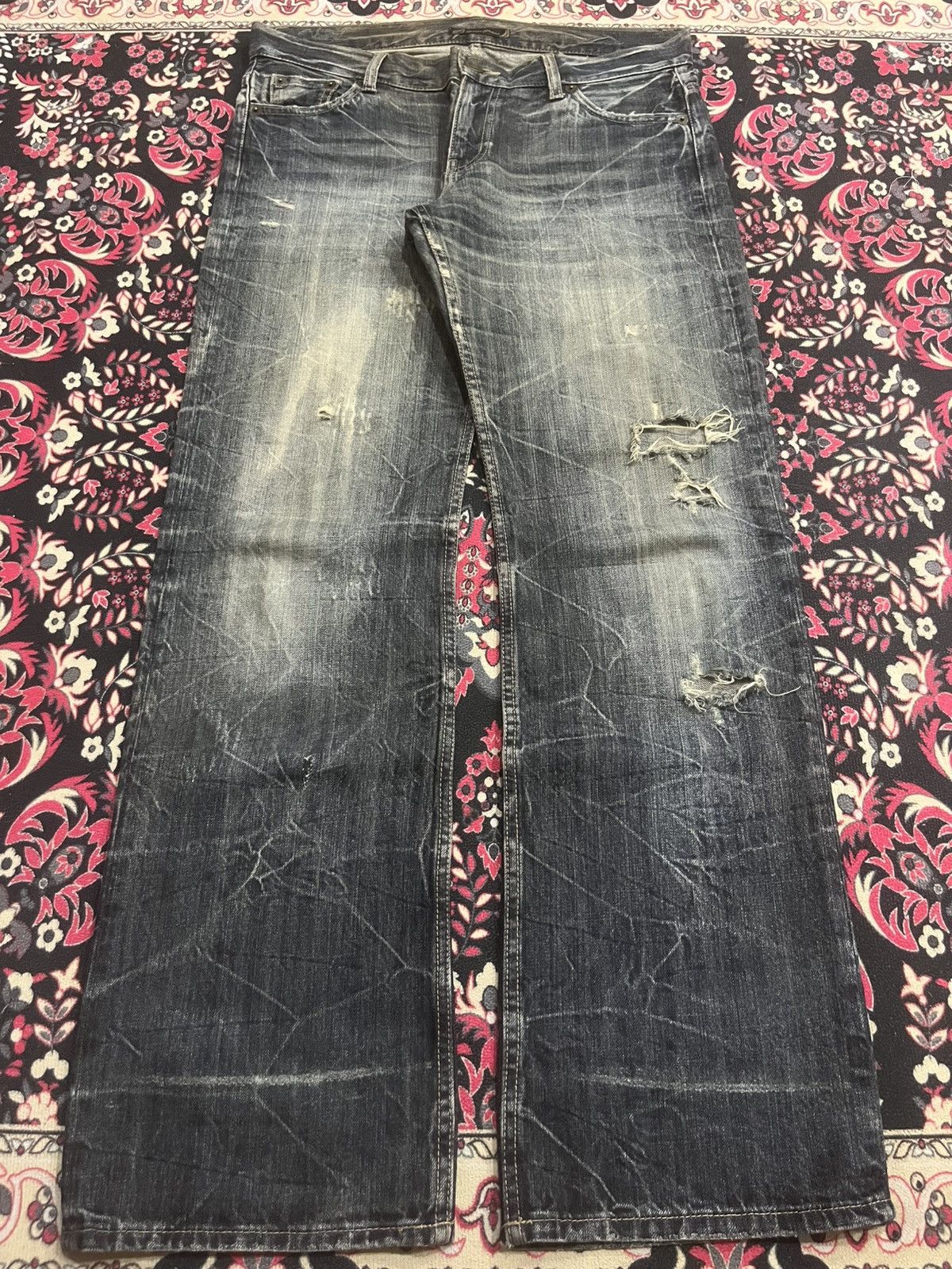 Le Grande Bleu (L.G.B.) Oririn Slogan Embroidered Thunder Washed Distressed Jeans Size US 34 / EU 50 - 1 Thumbnail