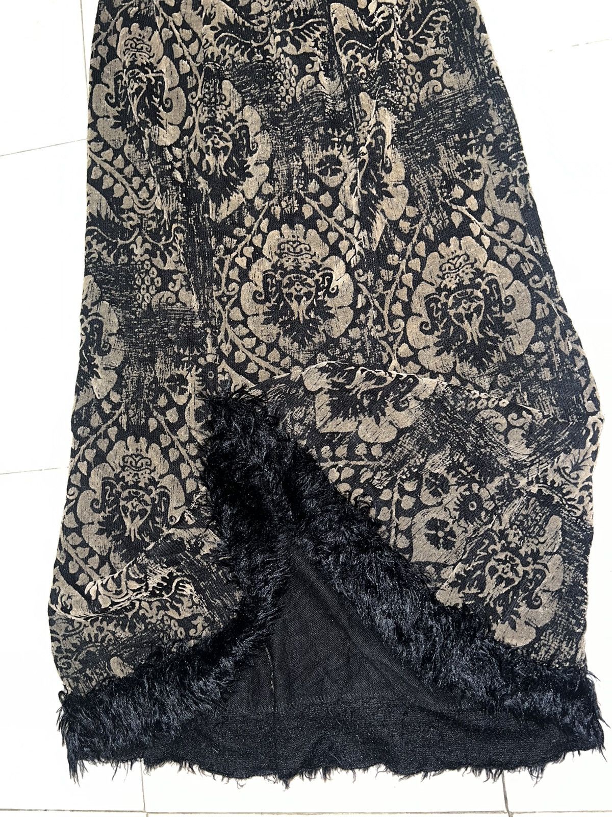 Japanese Brand Vintage Y2K floral print velvet midi skirt 🖤➕ Size 26" / US 2 / IT 38 - 4 Thumbnail