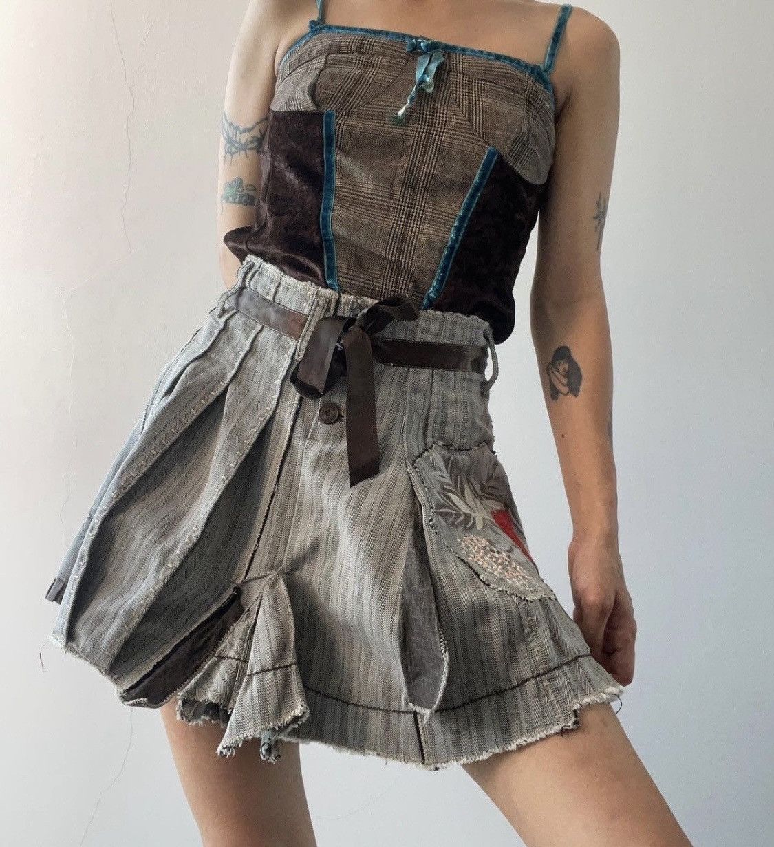 Marithe + Francois Girbaud MFG Embroidered Floral Mini Skirt Size 24" / US 00 / IT 34 - 5 Thumbnail