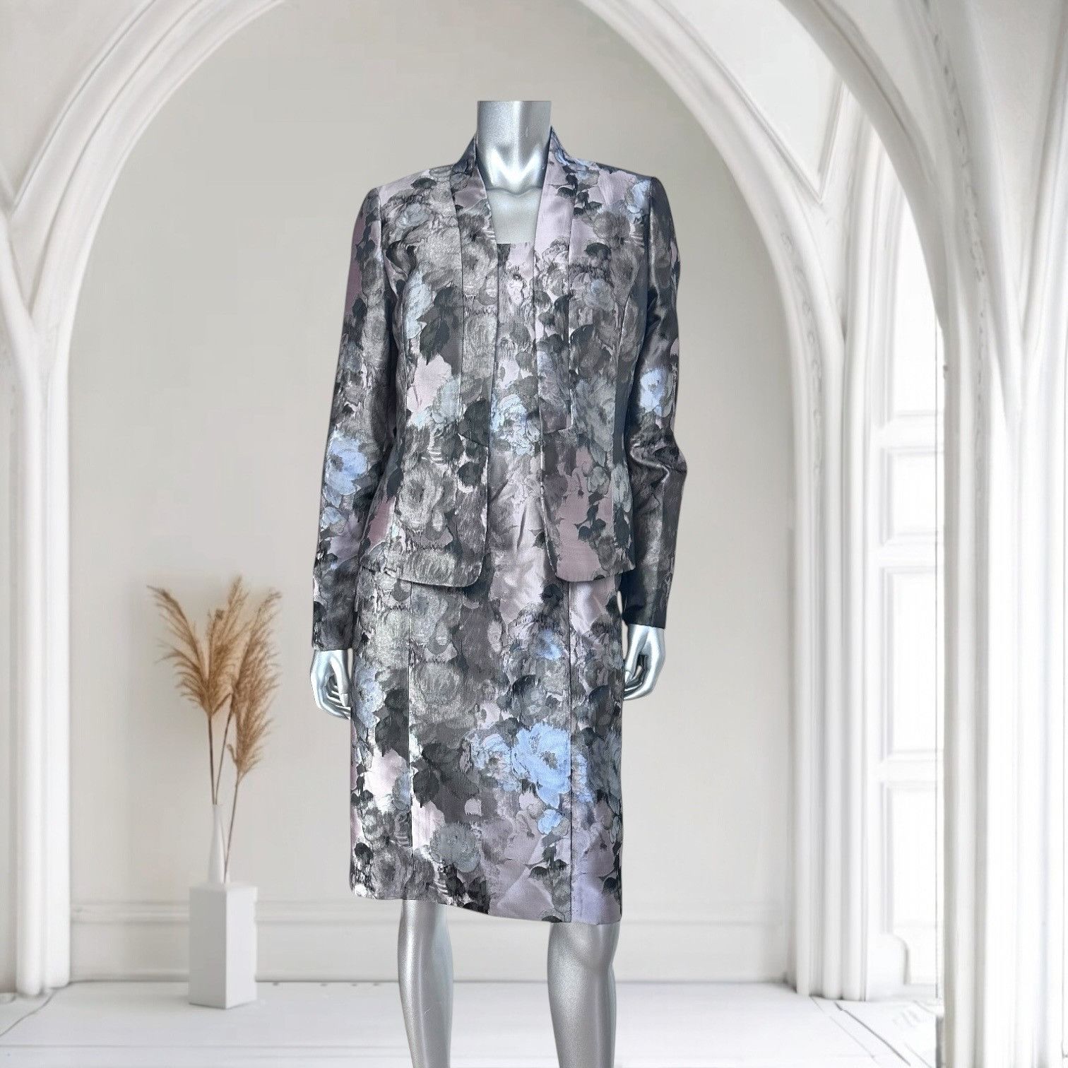 Kasper Kasper Gray & Lavender Floral Brocade Dress & Jacket Set Siz Size M / US 6-8 / IT 42-44 - 1 Thumbnail