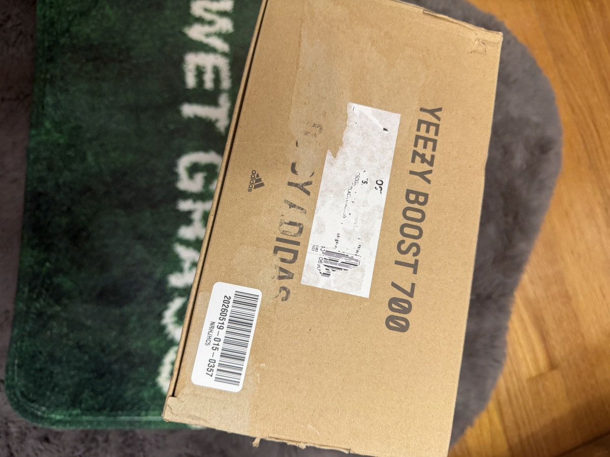 Yeezy Adidas Yeezy 700 size 11 NEW W BOX Size US 11 / EU 44 - 9 Thumbnail