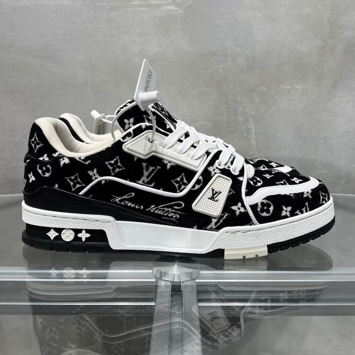 Louis Vuitton LV Trainer Black & White Flocked UK6 (40) YH25353 Size US 7 / EU 40 - 4 Thumbnail