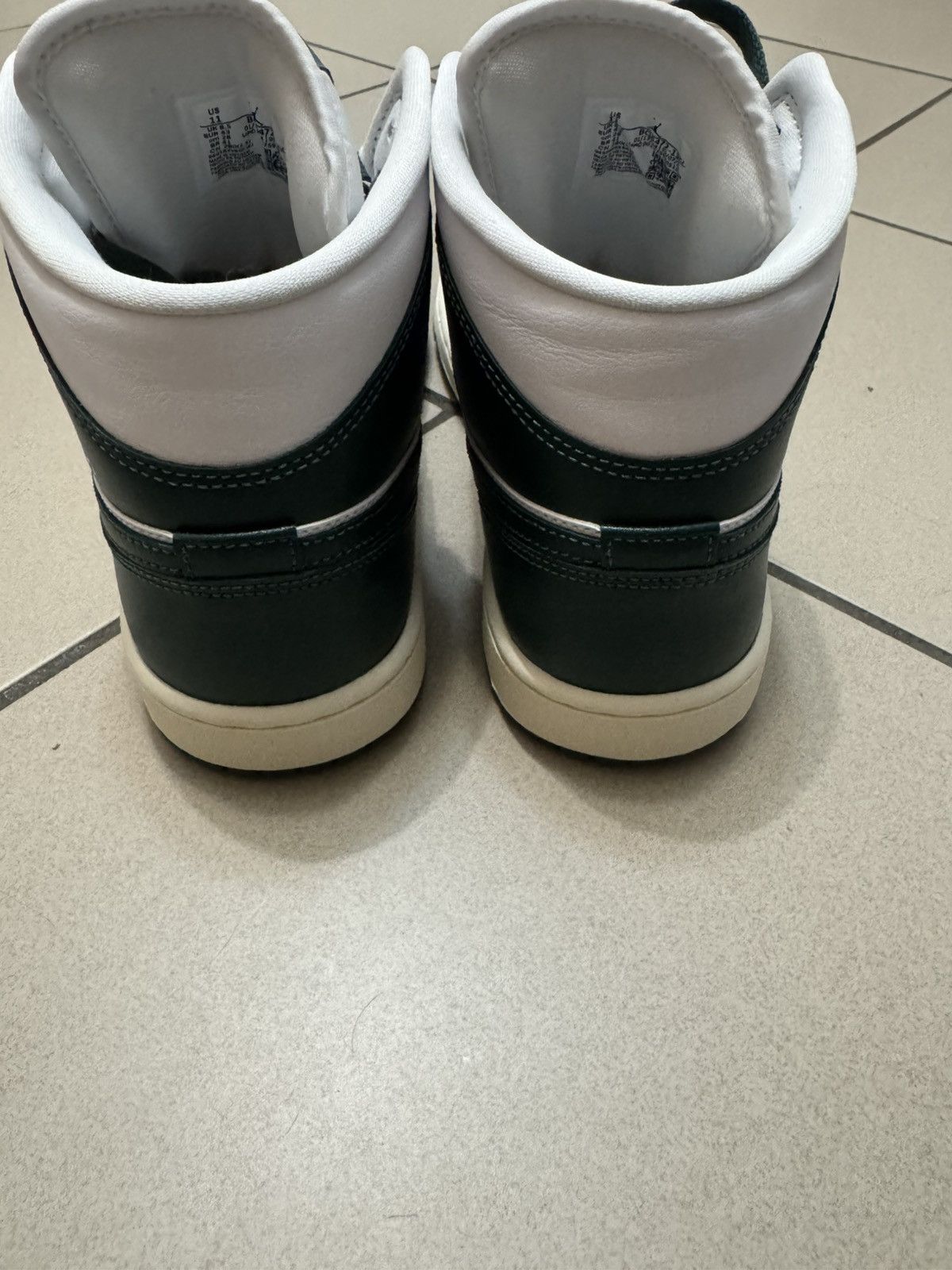 Nike Air Jordan 1 Mid Size US 11 / EU 44 - 4 Thumbnail