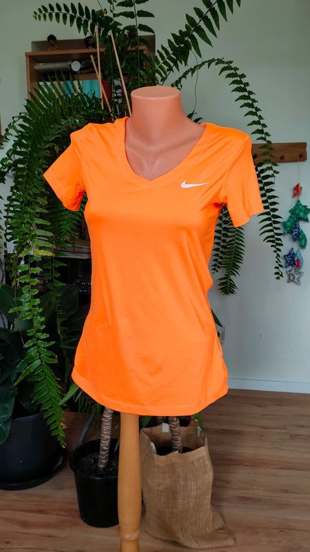 Nike Nike Pro Women's Sports T-shirt Size M Size US M / EU 48-50 / 2 - 6 Thumbnail