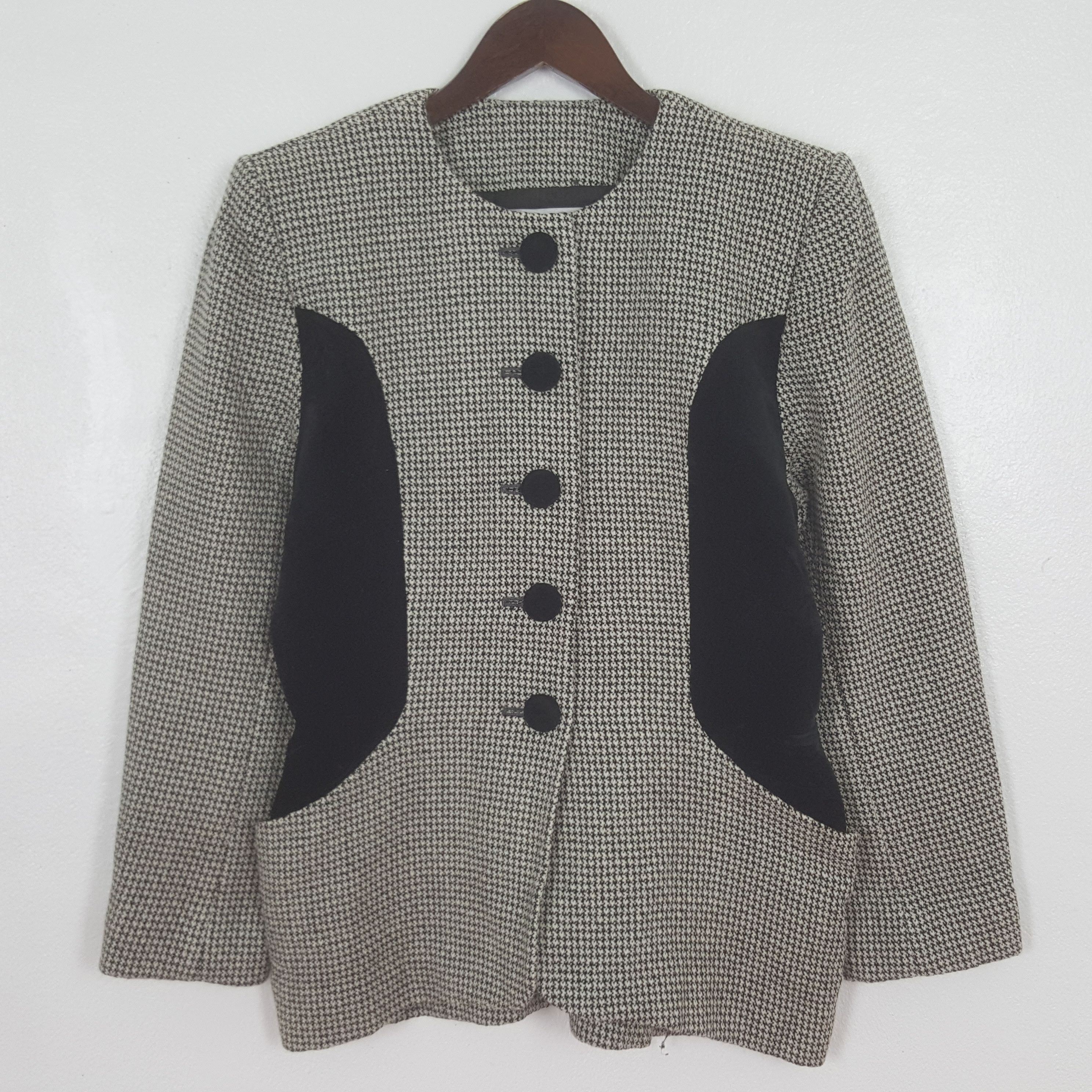 Yves Saint Laurent Vintage Yves Saint Laurent Women Tweed Jacket Size M / US 6-8 / IT 42-44 - 1 Thumbnail