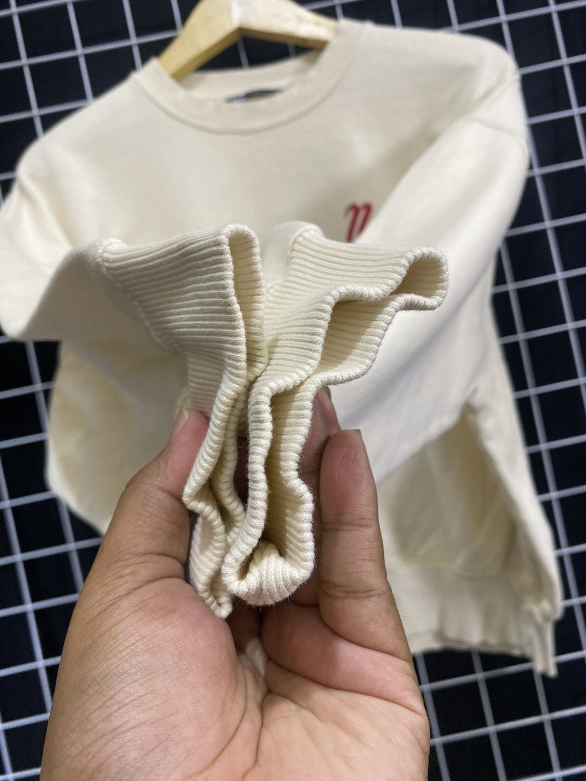 Zara ZARA NEW YORK BROKEN WHITE CREWNECK SWEATSHIRT Size S / US 4 / IT 40 - 4 Thumbnail