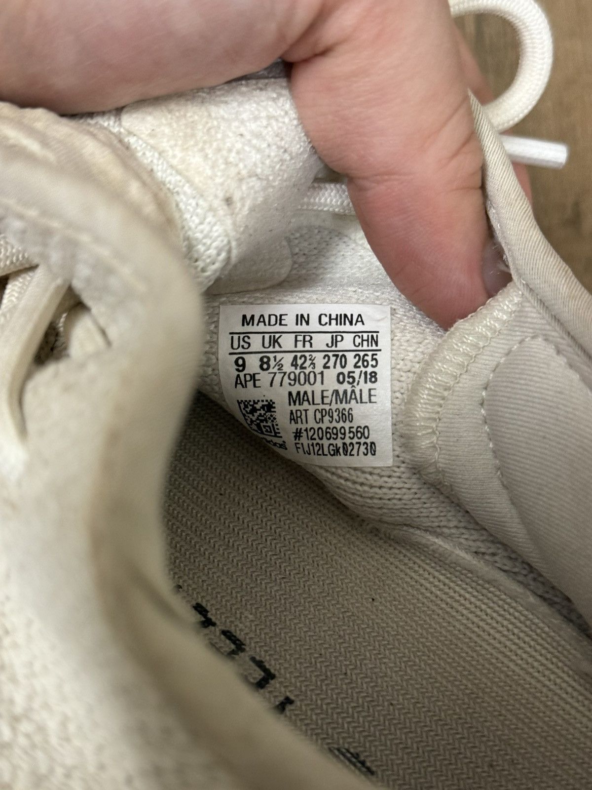 Yeezy Yeezy Boost 350 V2 Cream/Triple White Size US 9 / EU 42 - 4 Thumbnail
