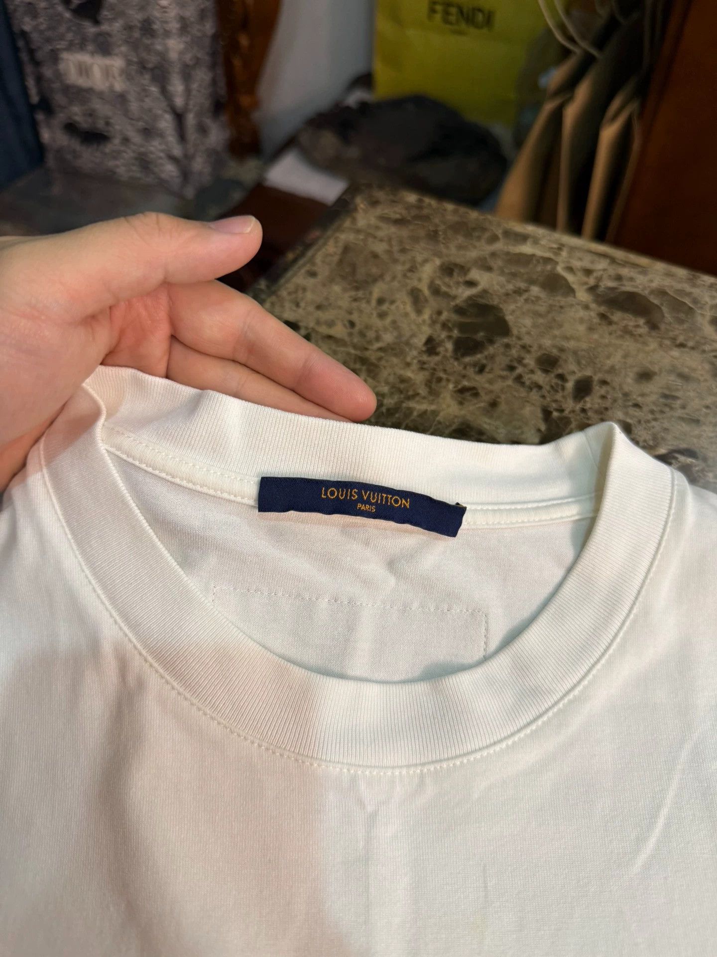 Louis Vuitton LV Portrait Series Graffiti Logo White M T - Shirt Size US M / EU 48-50 / 2 - 5 Thumbnail