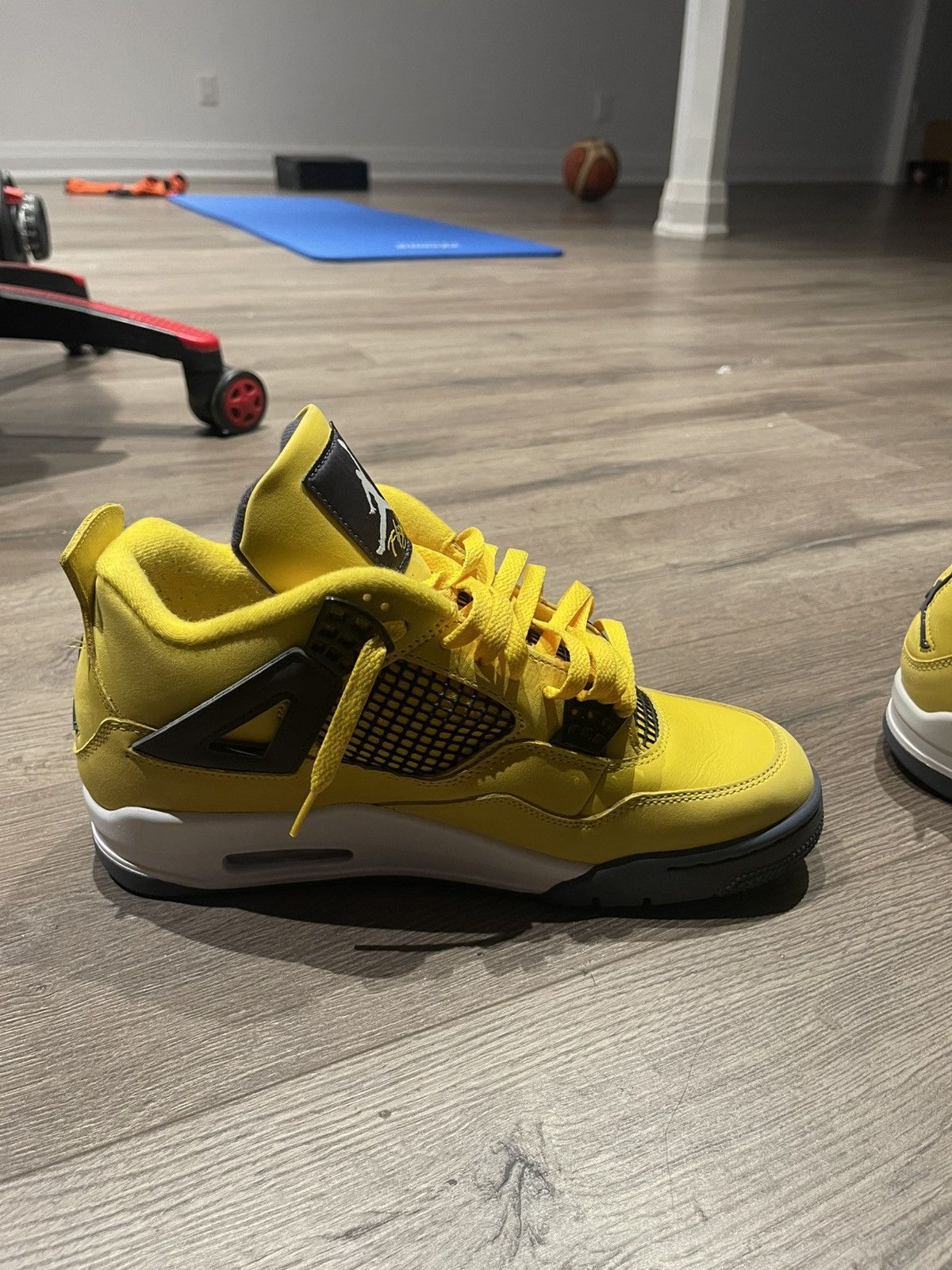 Jordan Brand Jordan 4 lightning Size US 10 / EU 43 - 3 Thumbnail