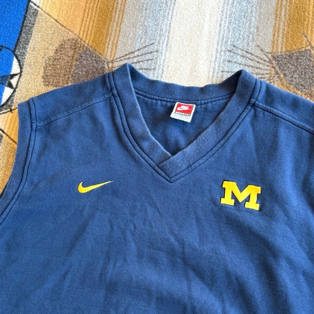 Nike VINTAGE Nike Team University Of Michigan Pullover Sweater Vest XL Men Sleeveless Blue Solid Y2K 90s College University Sports Vest Mens XL Size US XL / EU 56 / 4 - 2 Thumbnail
