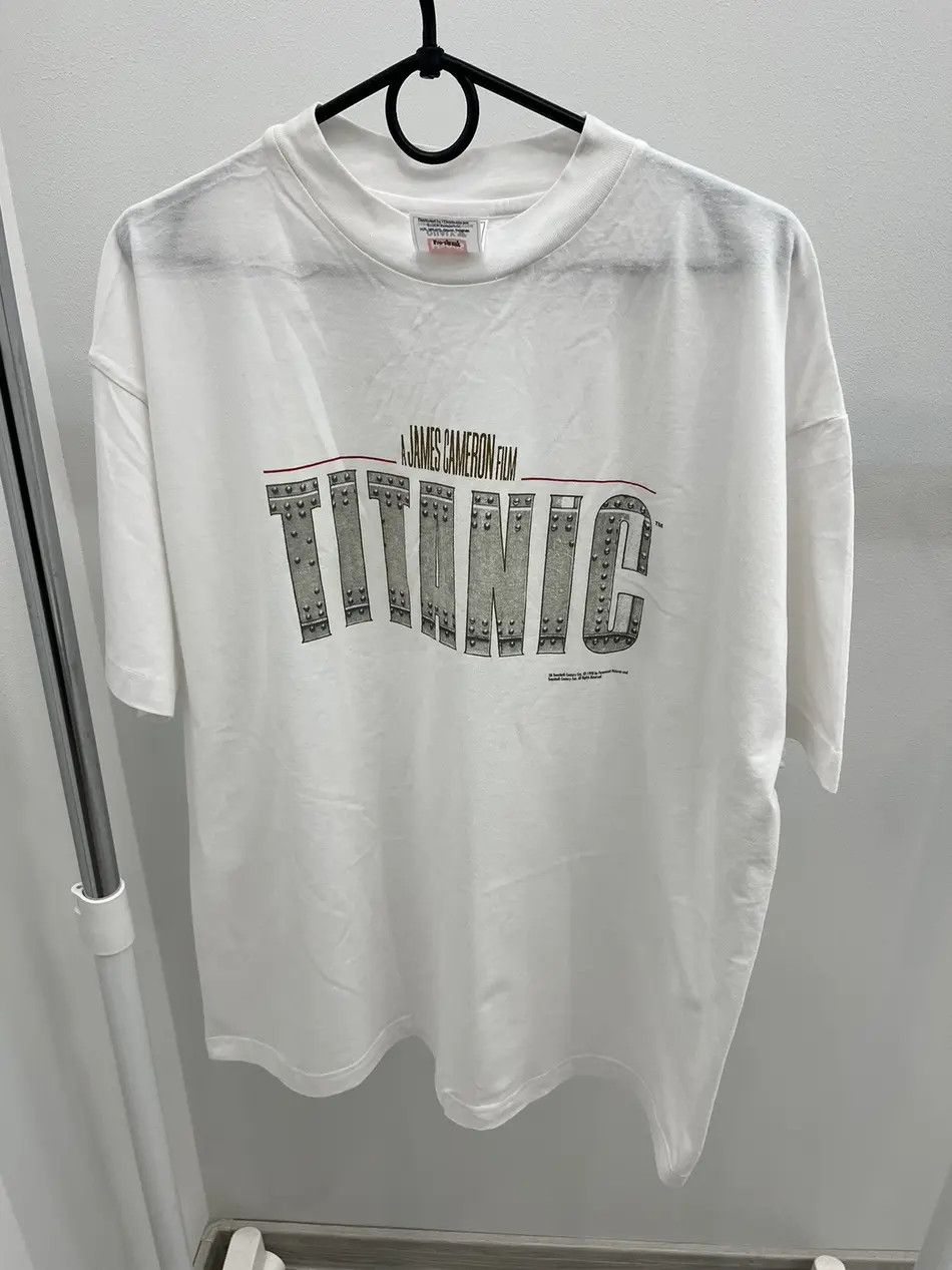 Vintage 1998 Titanic Shirt Leonardo Dicaprio Movie Tee T-shirt Size US XL / EU 56 / 4 - 1 Thumbnail