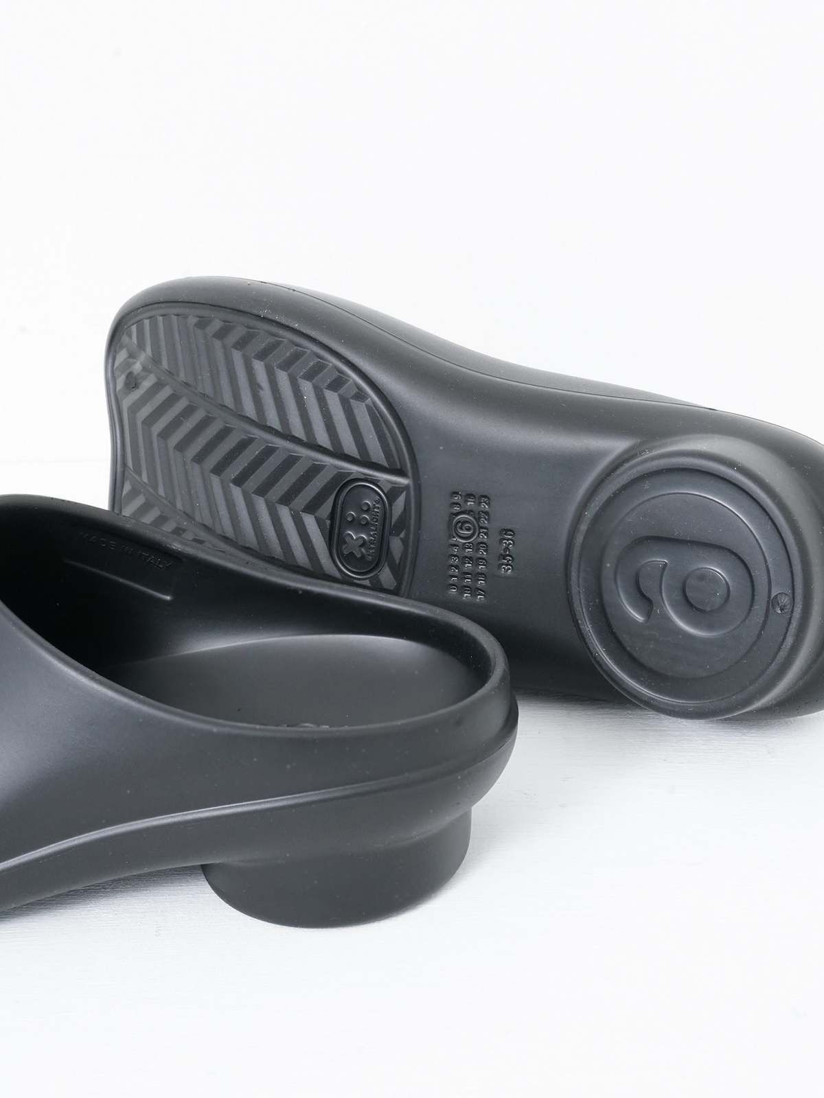Maison Margiela oc11z1025 Anatomic Mules in Black Size US 9 / IT 39 - 2 Thumbnail