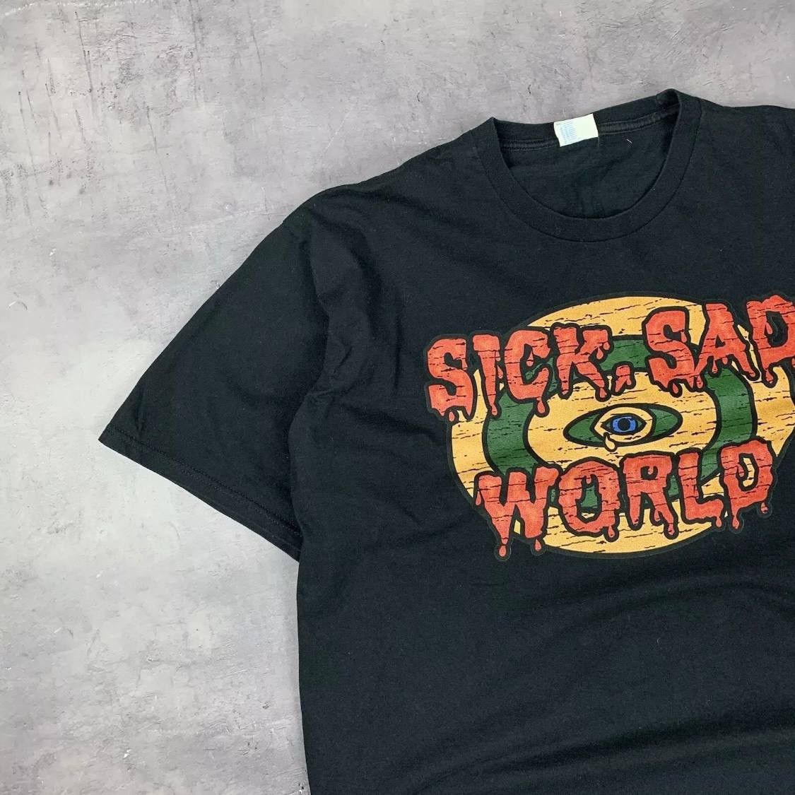 Band Tees Rare! Sick Sad World Band Tee Big Logo 00s Vintage Size US XL / EU 56 / 4 - 3 Thumbnail
