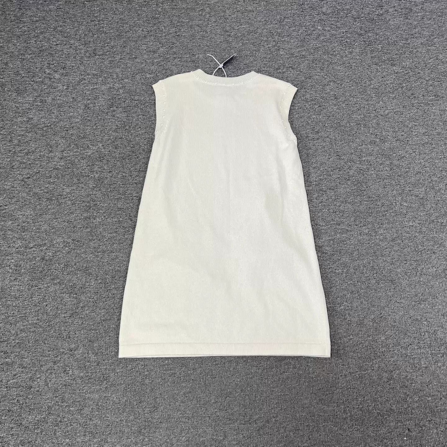 Chanel Chanel knit sleeveless pearl dress 42 99 new Size M / US 6-8 / IT 42-44 - 2 Thumbnail