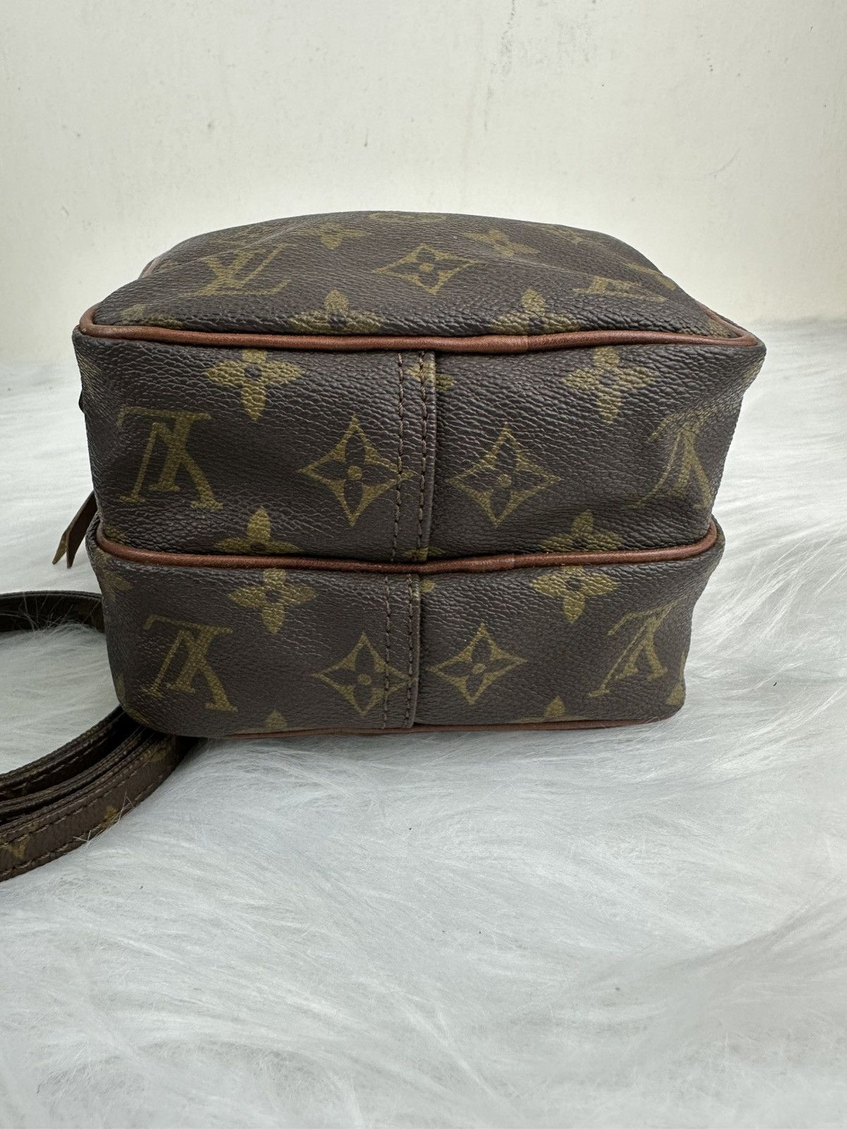 Louis Vuitton (Interior Repair) Louis Vuitton Amazon Shoulder Bag Size ONE SIZE - 4 Thumbnail