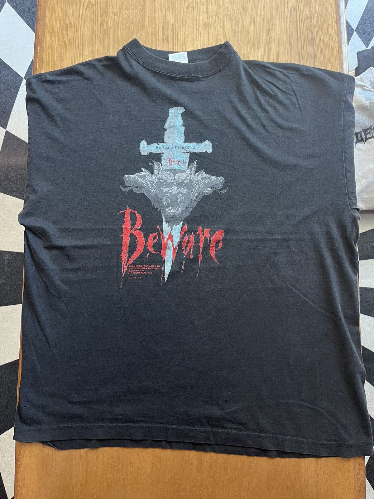 Arts & Science Vtg Dracula Beware Film 1992’s by Columbia Pictures Tshirt Size US XL / EU 56 / 4 - 3 Thumbnail