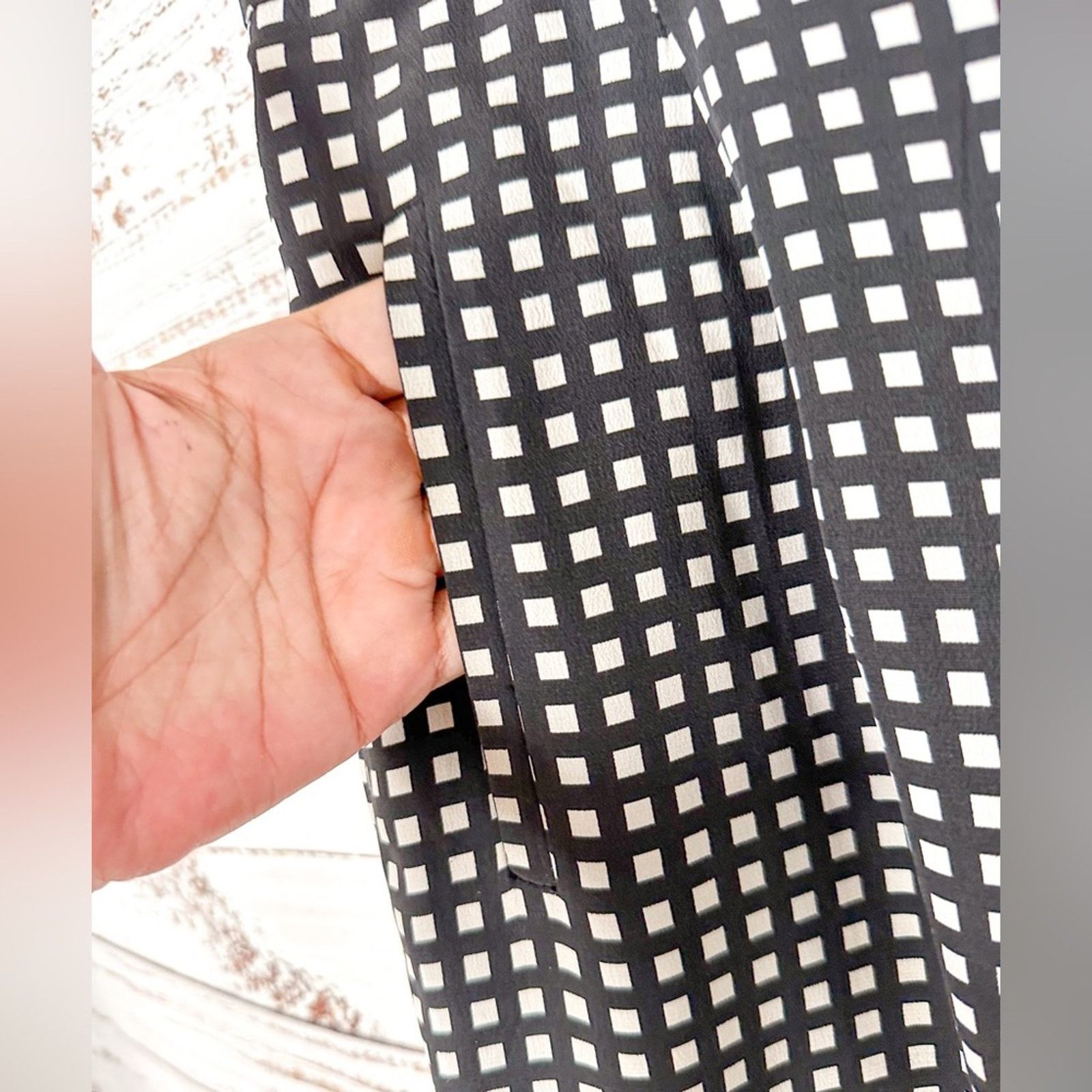 Equipment Equipment 100% Silk Cropped Pants, EUC, Size 6, MSRP $340 Size 28" / US 6 / IT 42 - 7 Thumbnail