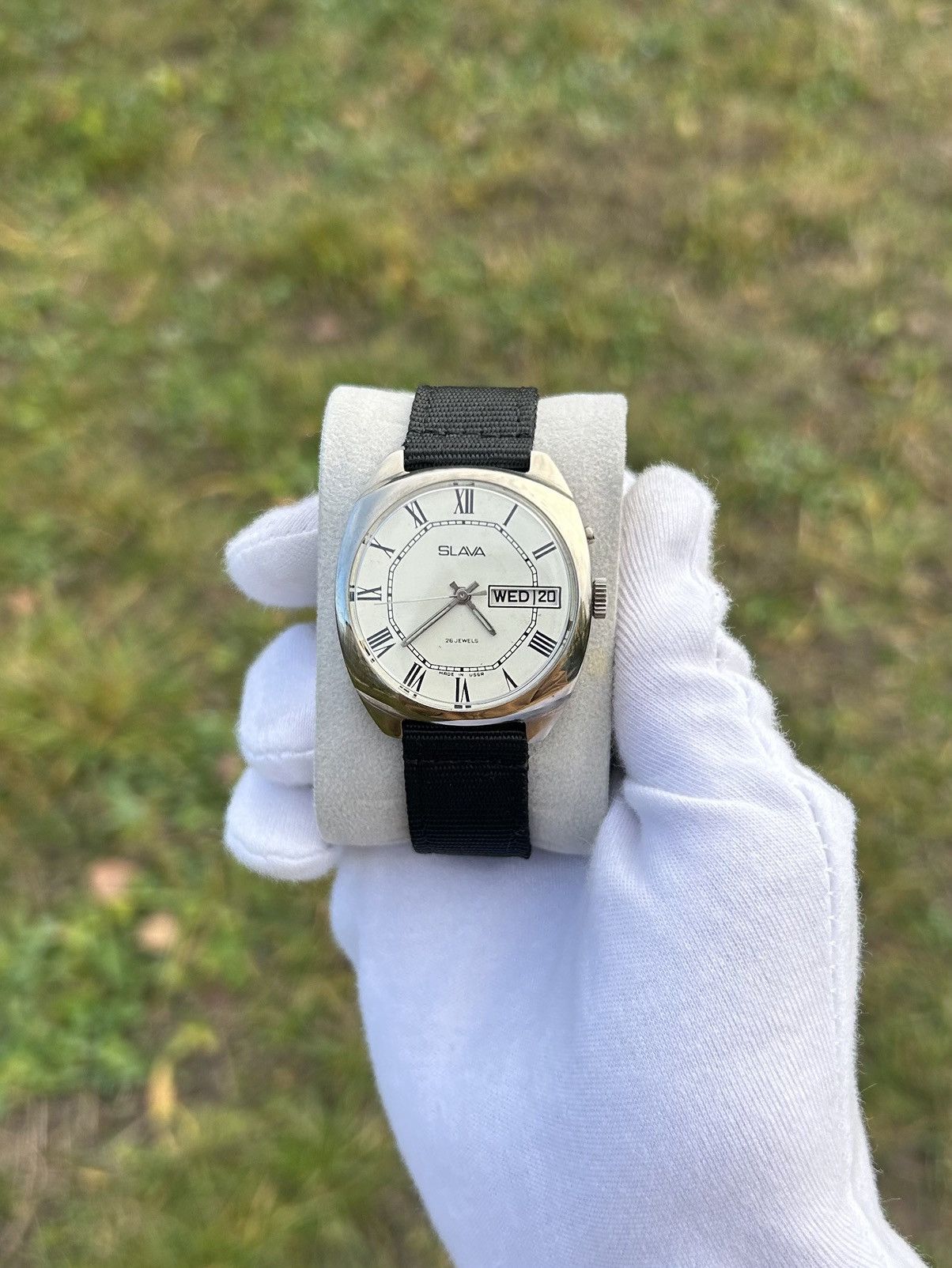 Vintage Vintage Watch Slava Soviet USSR Mechanical Wristwatch 1980s Size ONE SIZE - 9 Thumbnail