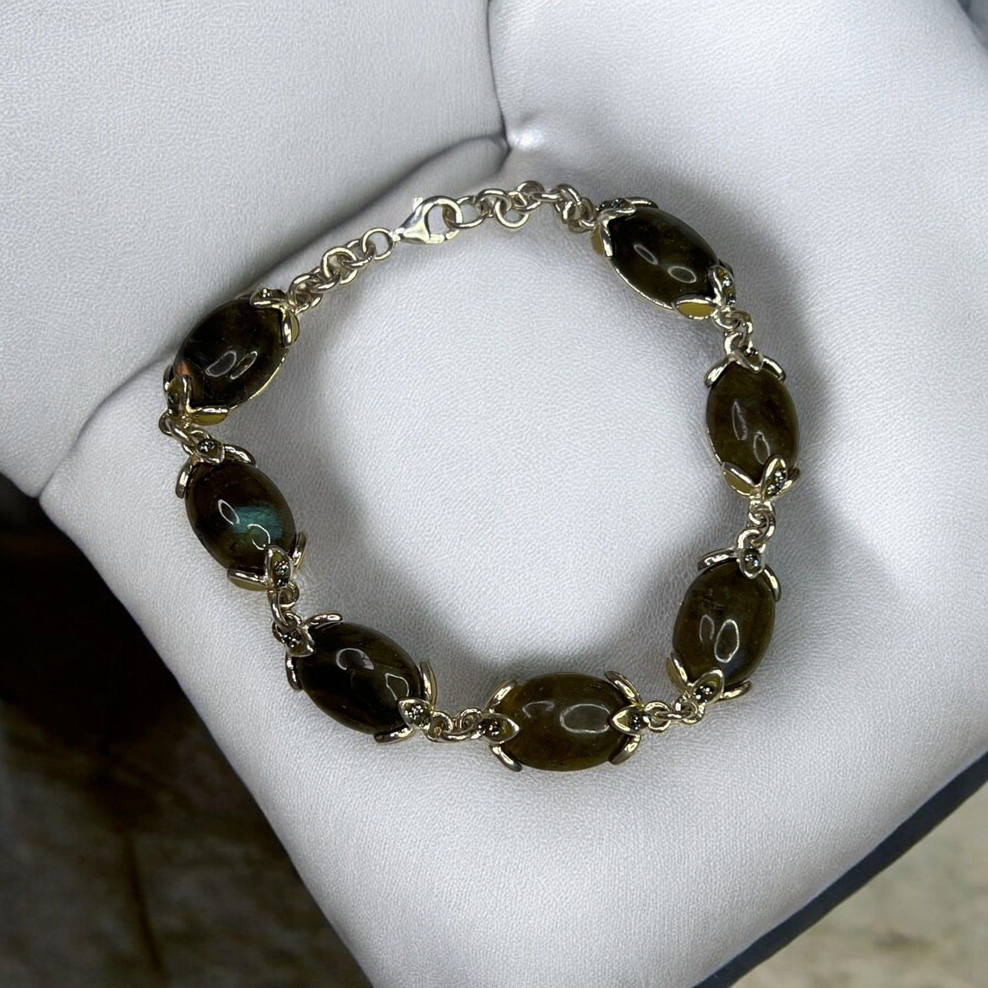 Designer Sterling Silver Oval Link Green Stone 7 1/2" Bracelet Size ONE SIZE - 1 Thumbnail