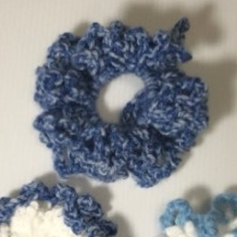Handmade NWT Handmade Crocheted Scrunchie by Dawny Set of 3 Size ONE SIZE - 3 Thumbnail