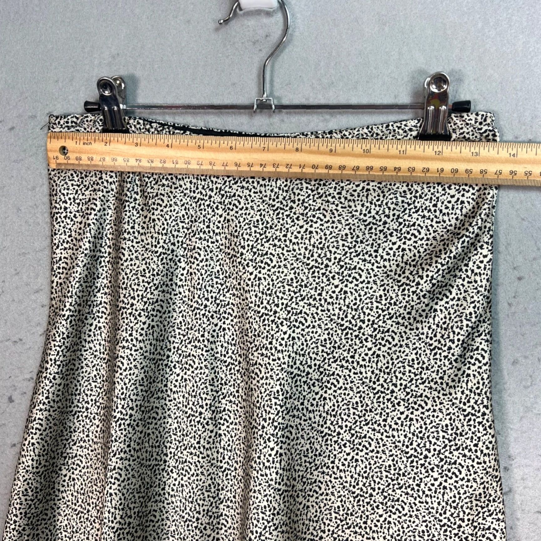 Vintage Sienna Sky Womens Small Animal Print Midi Skirt Gray Polyester Spandex A-Line Pull On Regular Size S Skirt Animals 90s? Size 28" / US 6 / IT 42 - 5 Thumbnail