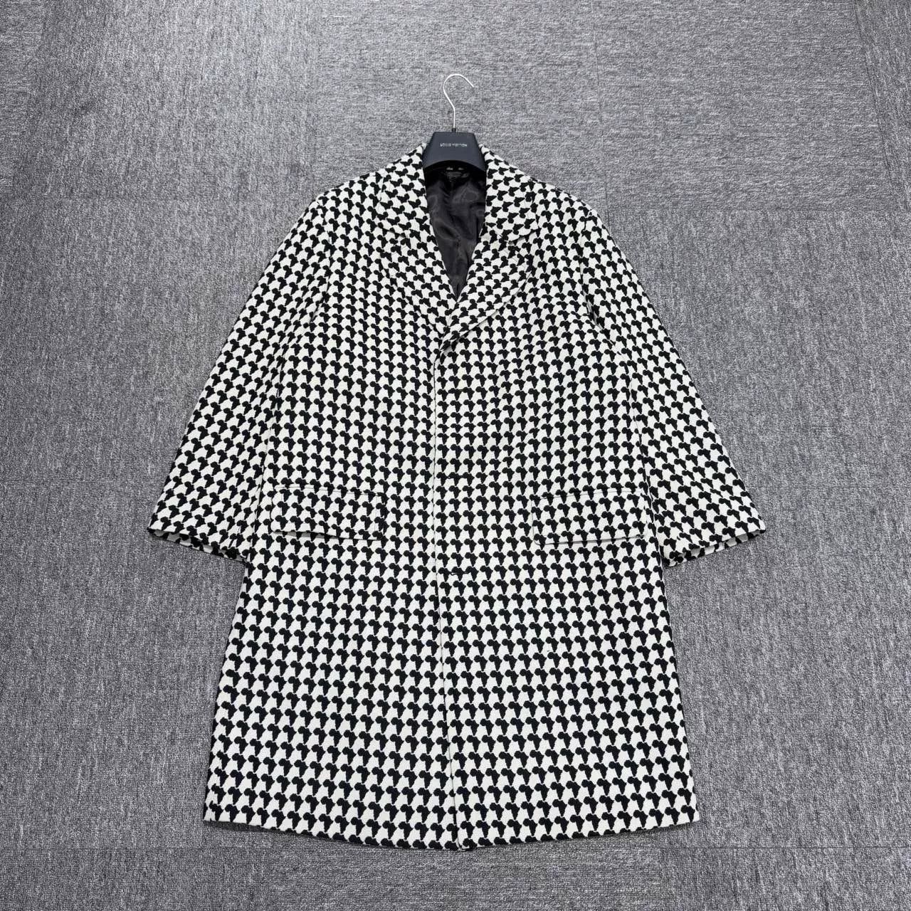 Louis Vuitton louis vuitton houndstooth patterned coat Size US L / EU 52-54 / 3 - 1 Thumbnail