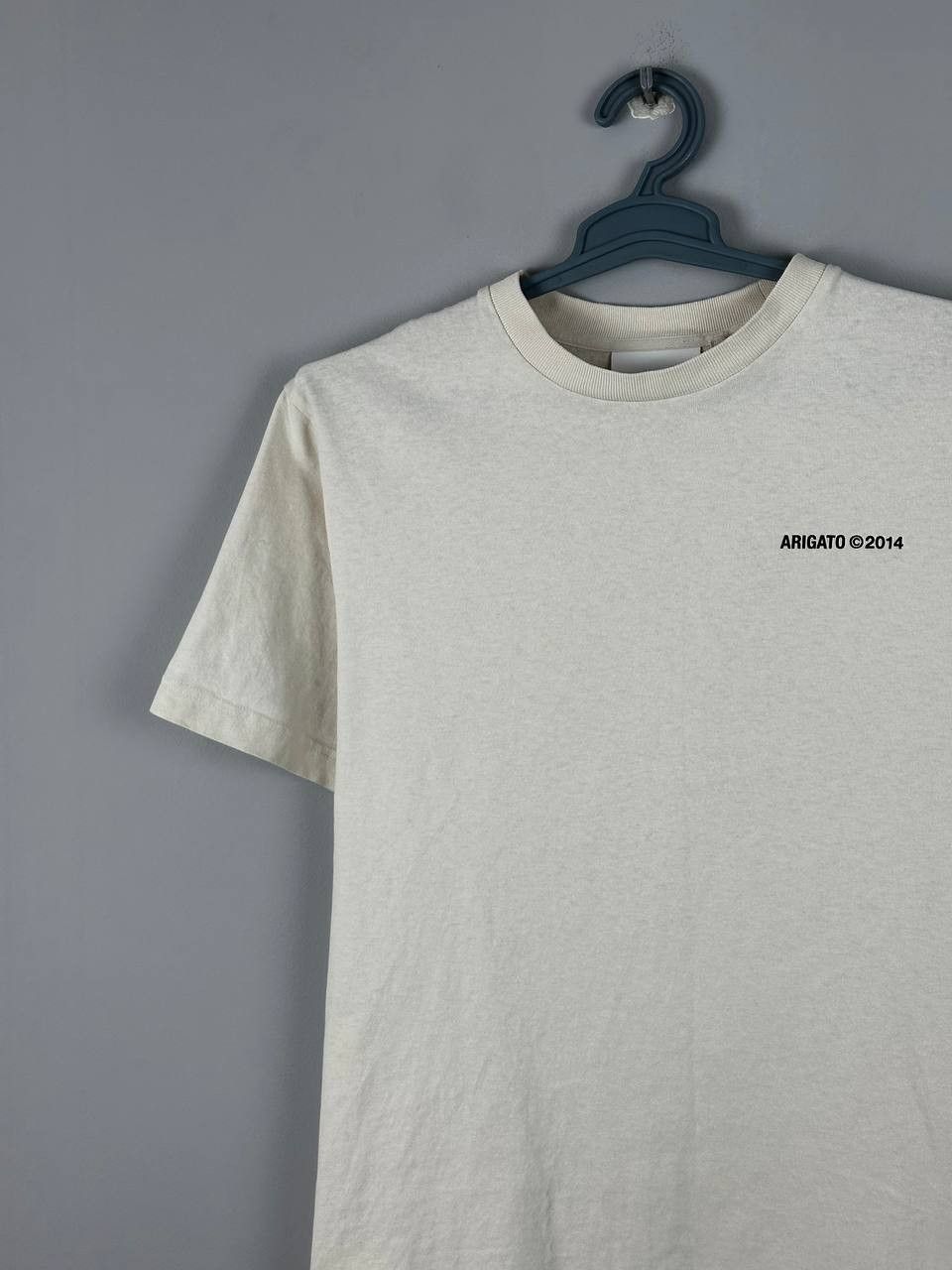 Axel Arigato Axel Arigato Basic Beige Logo T Shirt Luxury Size US M / EU 48-50 / 2 - 3 Thumbnail