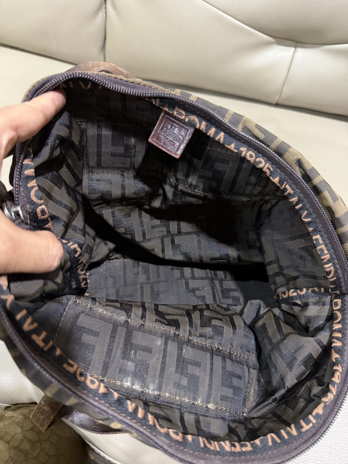 Fendi Authentic Fendi Zucca Monogram FF Hand Bag Size ONE SIZE - 16 Thumbnail