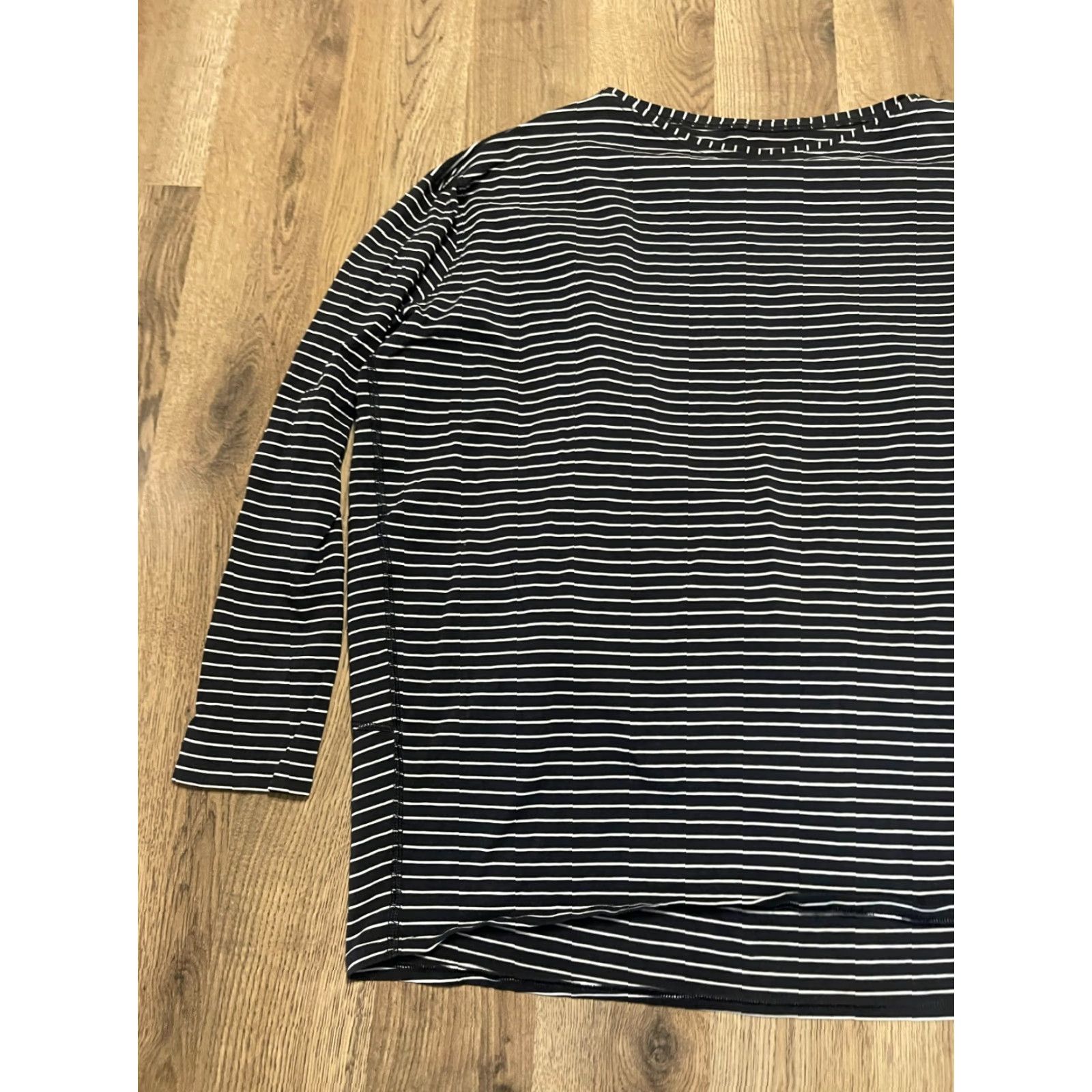 Lululemon Lululemon Shirt, Women's Large? Black Striped Long Sleeve Logo T-Shirt, Casual, Regular Fit, Pullover, Round Neck, Color May Vary, Free Return, Womens Size L / US 10 / IT 46 - 3 Thumbnail