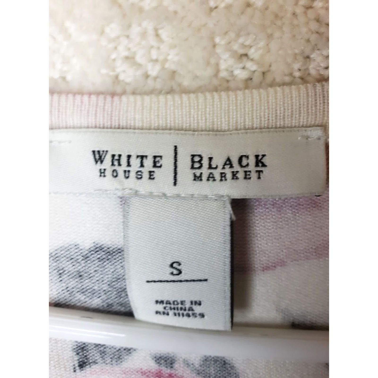 White House Black Market White House Black Market Blouse Women’s S Floral Knit V-Neck Button Long Sleeve Pink Black White Parfait Spring & Summer Casual Womens Size S / US 4 / IT 40 - 6 Thumbnail