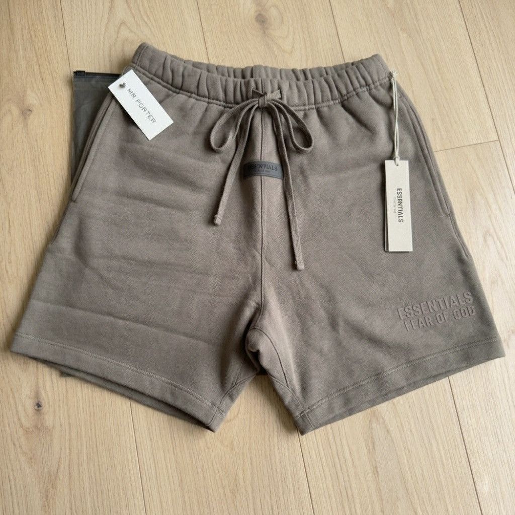 Essentials FEAR OF GOD ESSENTIAL OFFBLACK SWEATSHORT Size US 30 / EU 46 - 1 Thumbnail