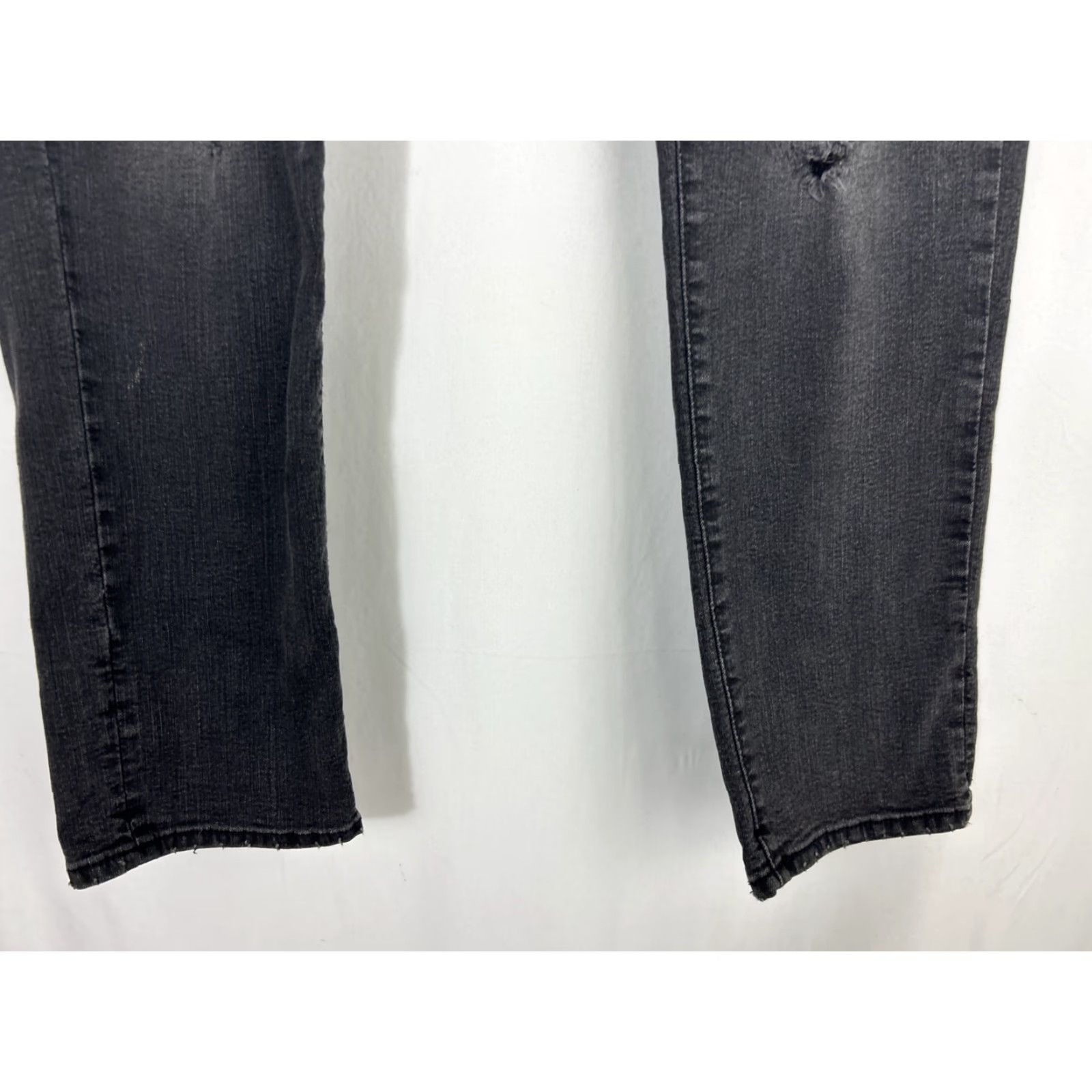 Denizen DENIZEN Women 34 Low Rise Distressed Black Skinny Jeans User: DENIZEN Women 34 Low Rise Distressed Black Skinny Jeans Size 24" / US 00 / IT 34 - 2 Thumbnail