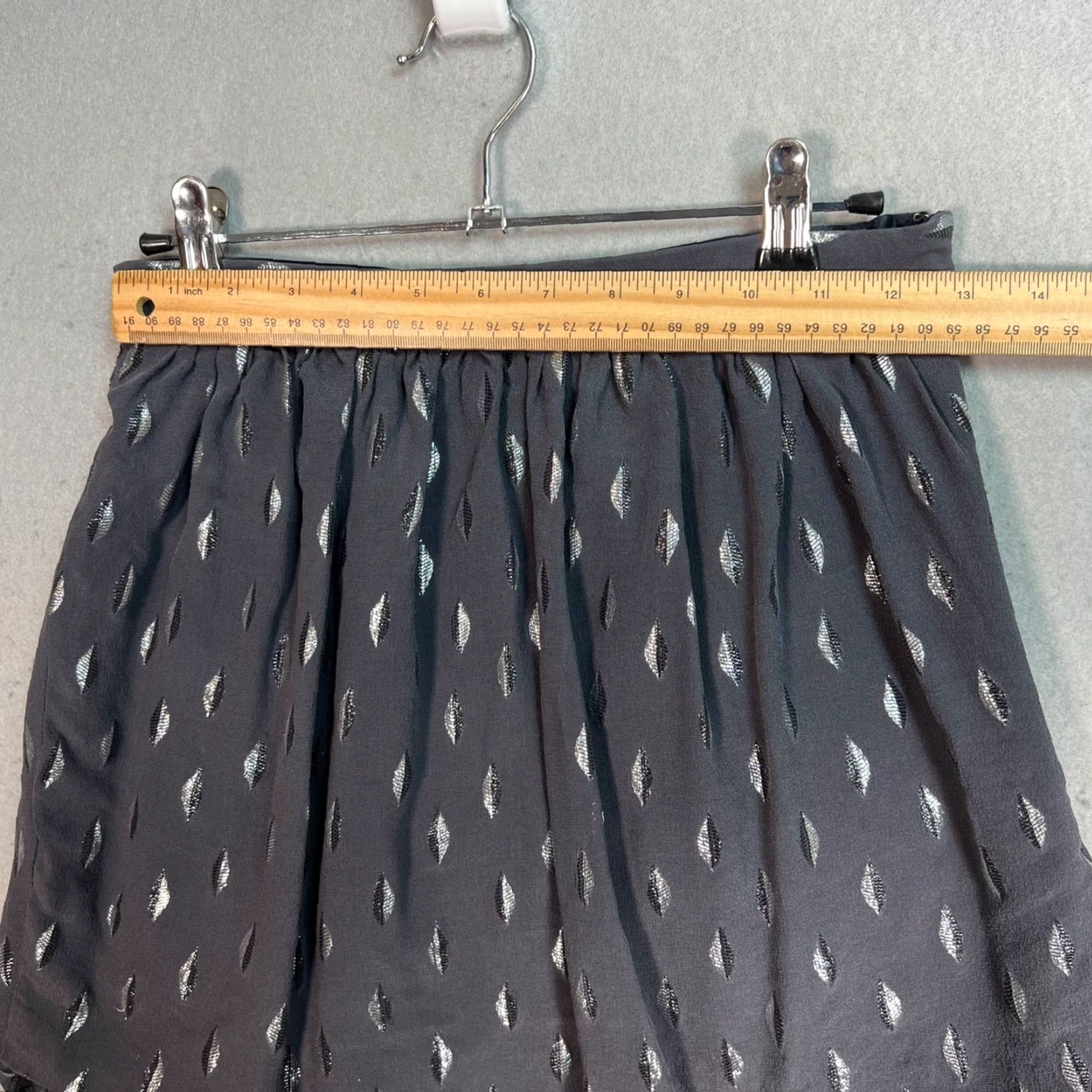 Club Monaco VINTAGE Club Monaco Black Mini Skirt with Metallic Leaf Pattern Size 00 Lightweight Womens Size 24" / US 00 / IT 34 - 5 Thumbnail