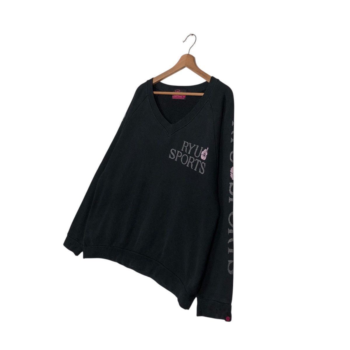Japanese Brand RYU Sports Floral Crest V-Neck Sweat Obscure Japanese Label Size US M / EU 48-50 / 2 - 3 Thumbnail
