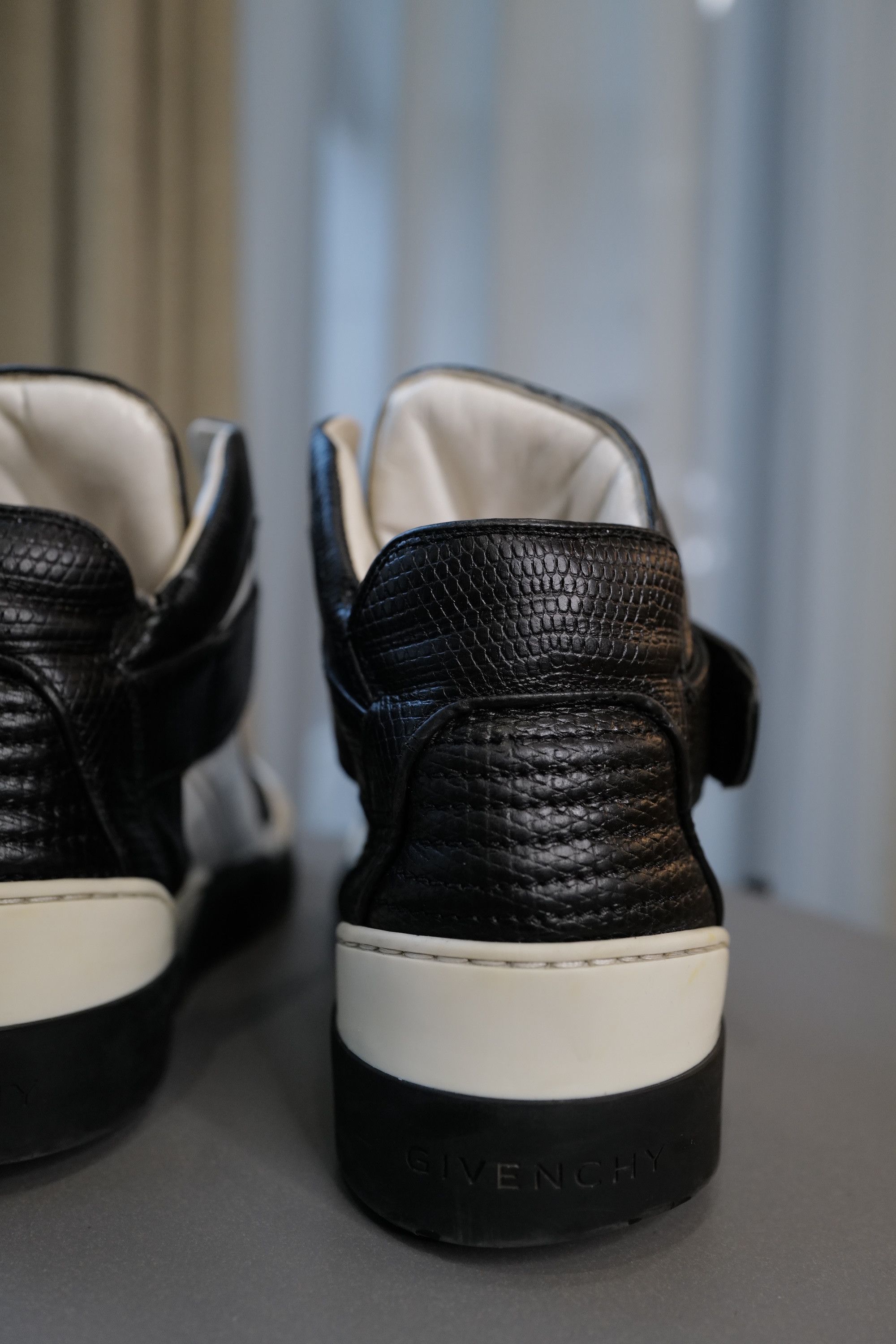 Givenchy Givenchy Hi Top Leather Sneakers Size US 8 / EU 41 - 20 Thumbnail