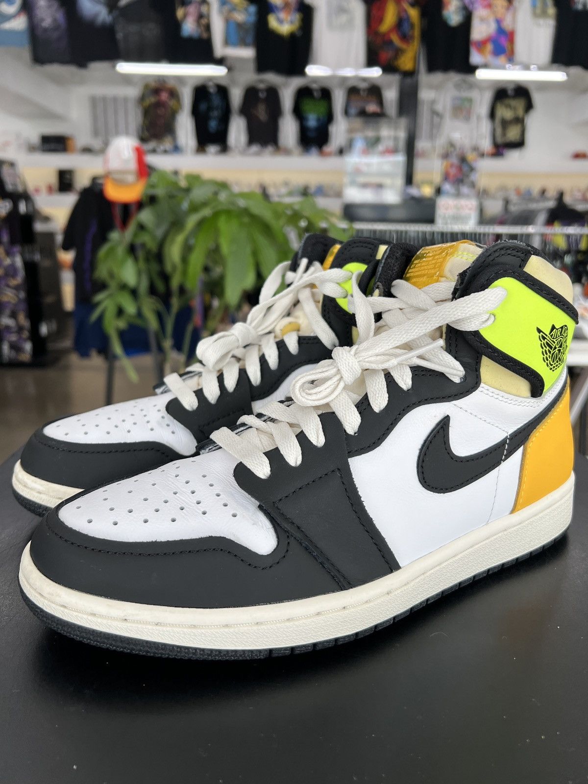 Air Jordan High Black Volt University Gold Size (2021)