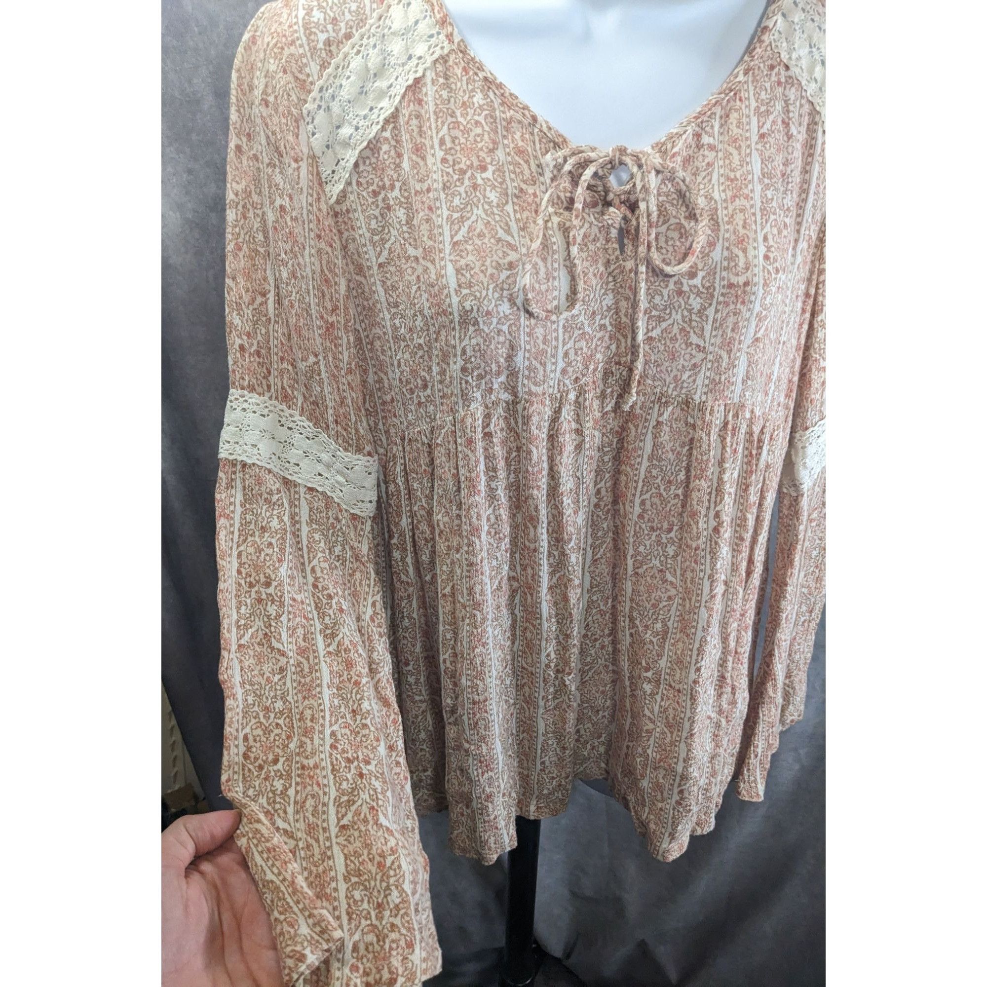 Hollister Romantic Hippie Hollister Lace Boho Peasant Top Bell Sleeve Size S / US 4 / IT 40 - 2 Thumbnail