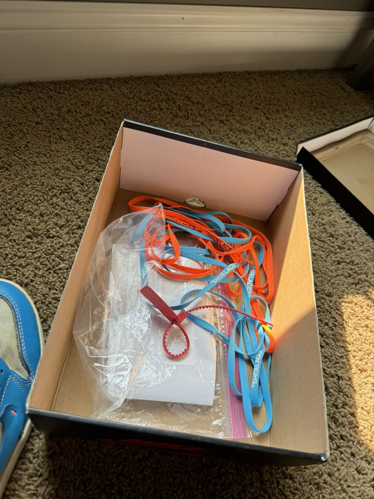 Jordan Brand Off-White Jordan 1 High UNC size 12 Size US 12 / EU 45 - 10 Thumbnail