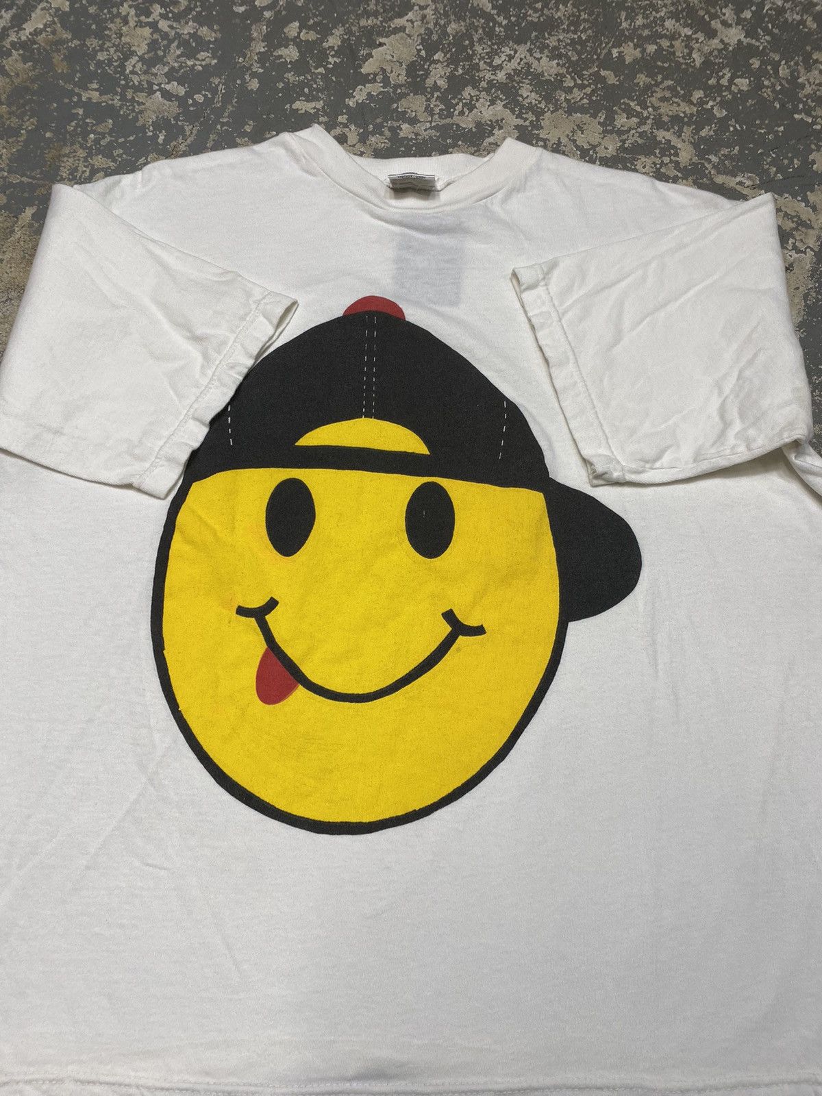 Japanese Brand × Vintage Vintage Smiley Face Hat Funny Tongue 90s New Tshirt Size US L / EU 52-54 / 3 - 3 Thumbnail