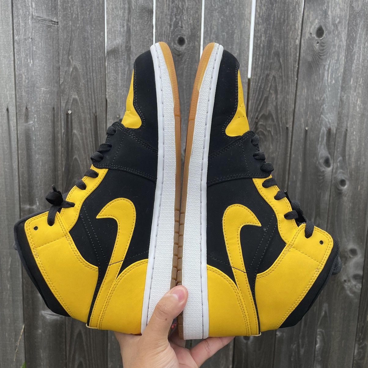 Jordan Brand × Nike Nike Air Jordan 1 Mid New love size 11.5 2017 Size US 11.5 / EU 44-45 - 6 Thumbnail