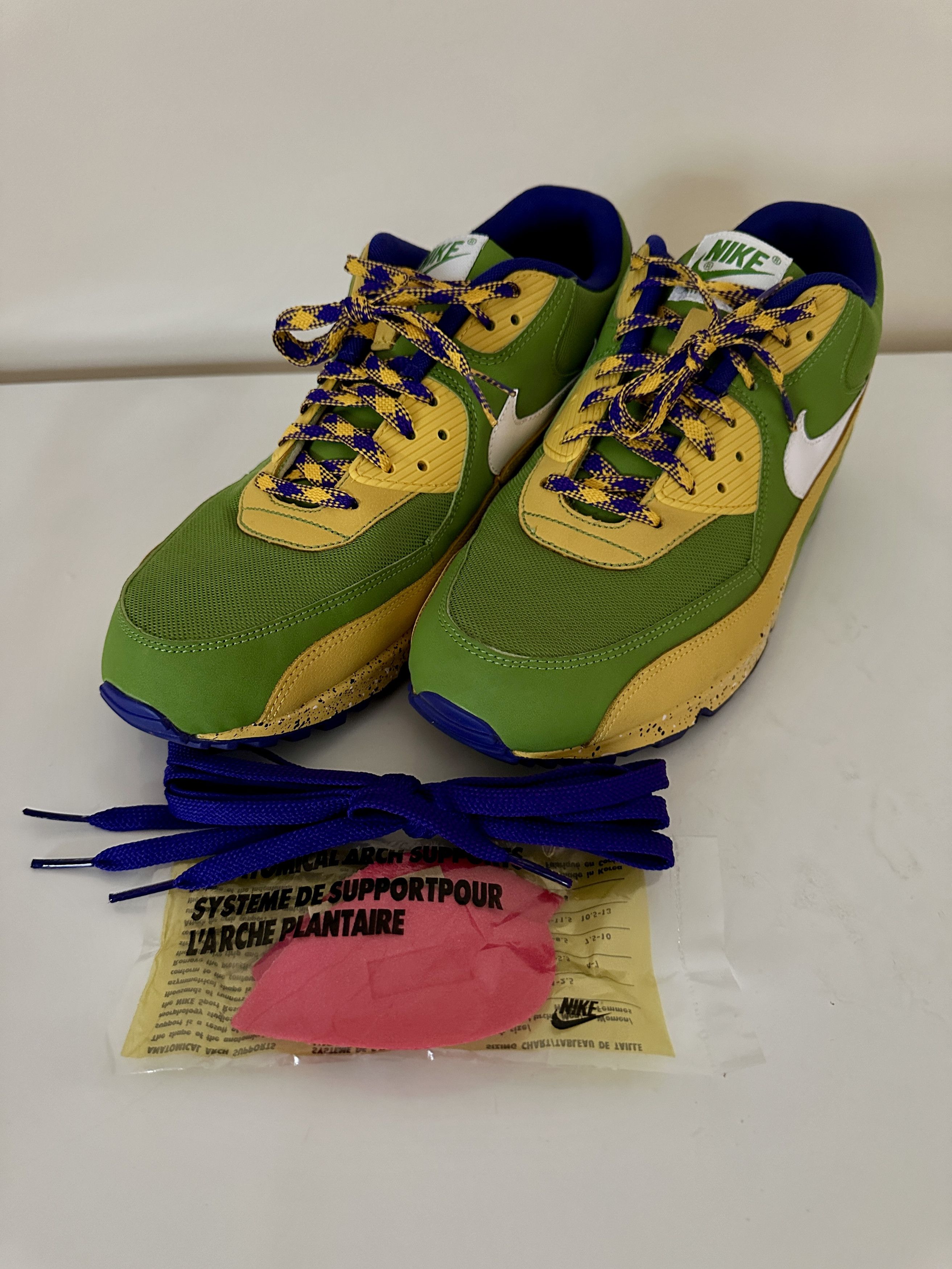 NEW Nike Air Max 90 Running Man Chlorophyll SZ