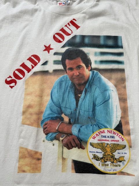 Vintage Vintage 'Sold Out' Wayne Newton T-Shirt Size US L / EU 52-54 / 3 - 2 Thumbnail