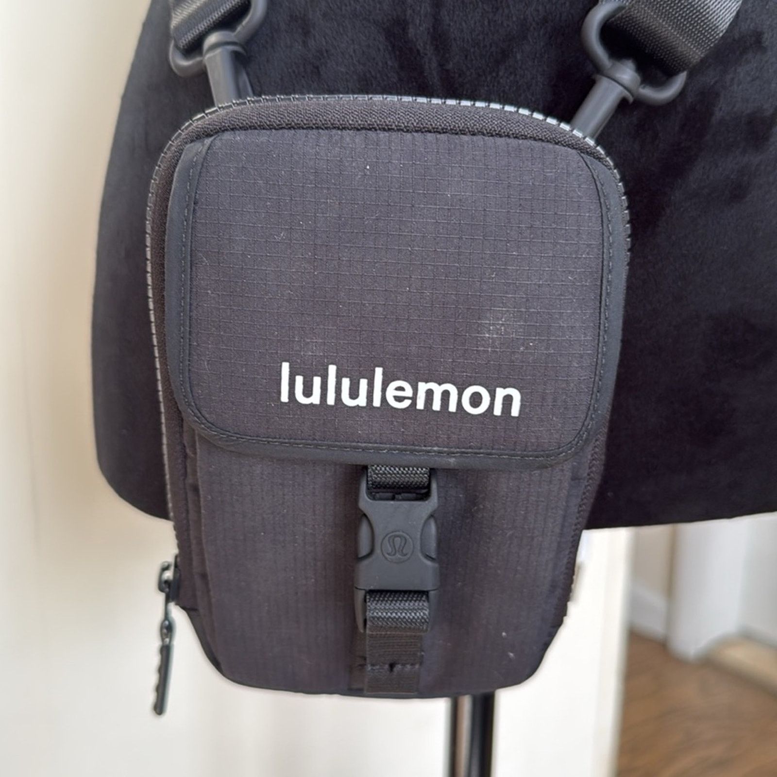 Lululemon lululemon athletica Black Crossbody Bag Size ONE SIZE - 1 Thumbnail