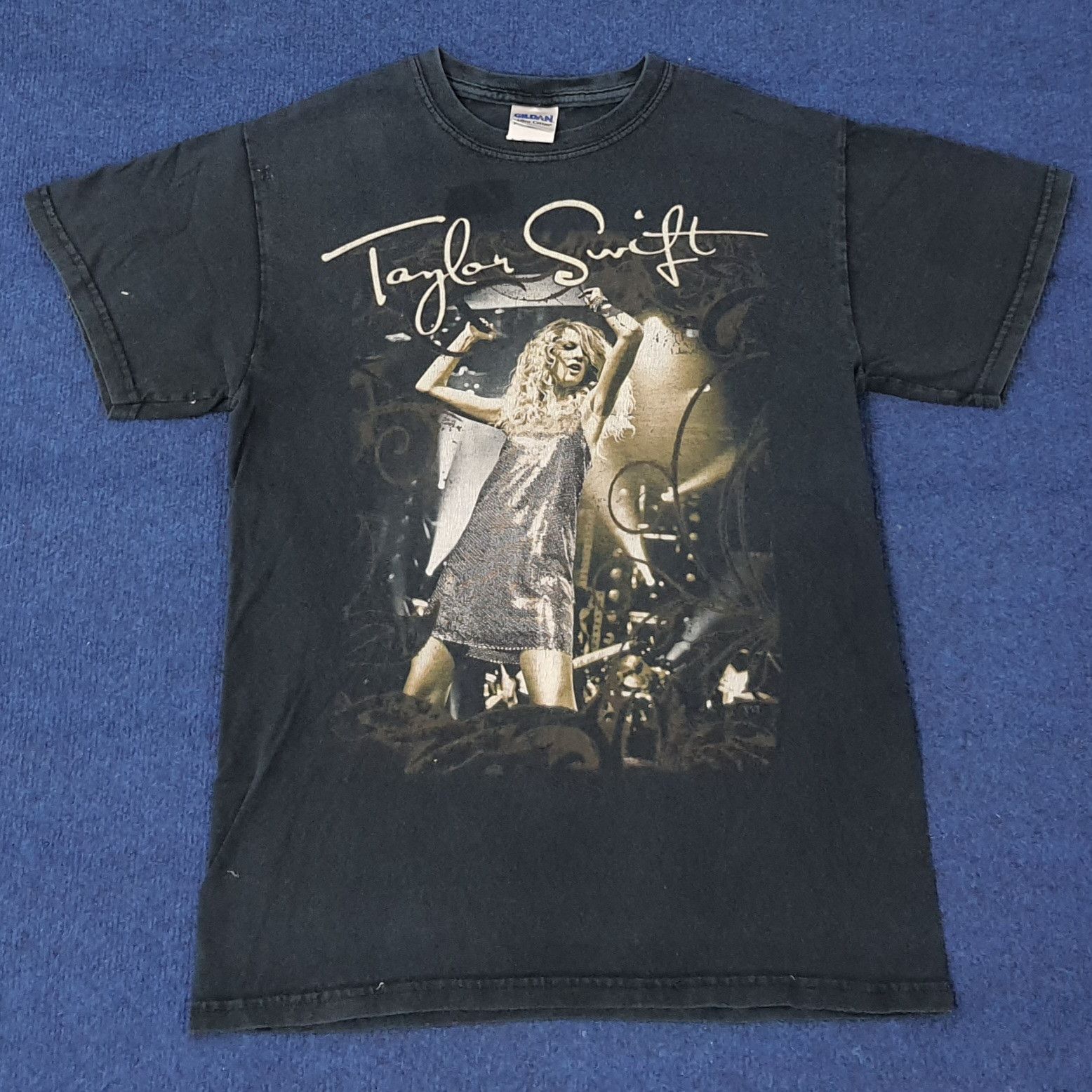 Band Tees Vintage Taylor Swift Tour Tees C249N72 Size US S / EU 44-46 / 1 - 1 Thumbnail