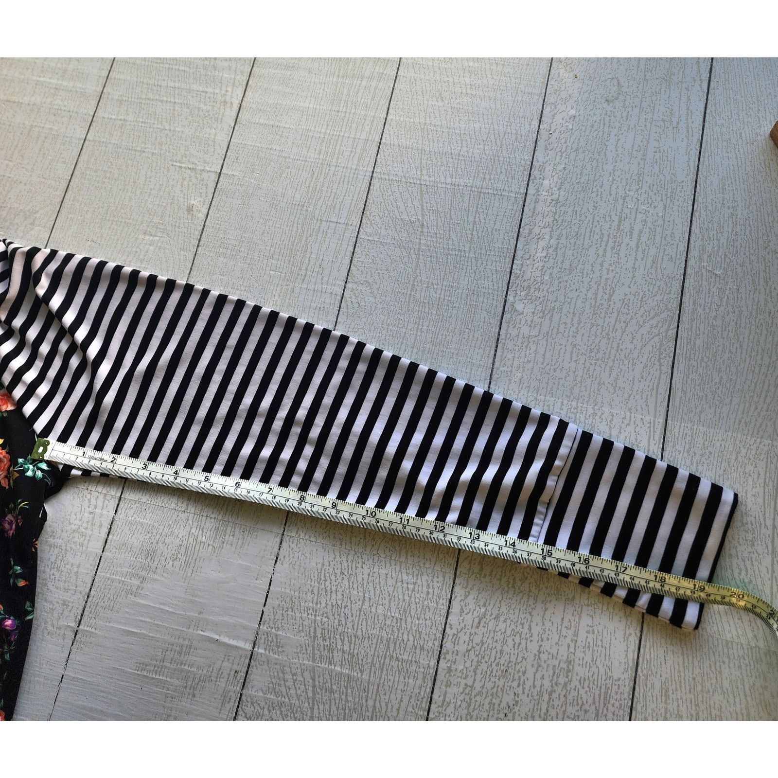 Other LuLaRoe Amber Floral Hoodie Black White Striped Sleeves Med Size M / US 6-8 / IT 42-44 - 7 Thumbnail