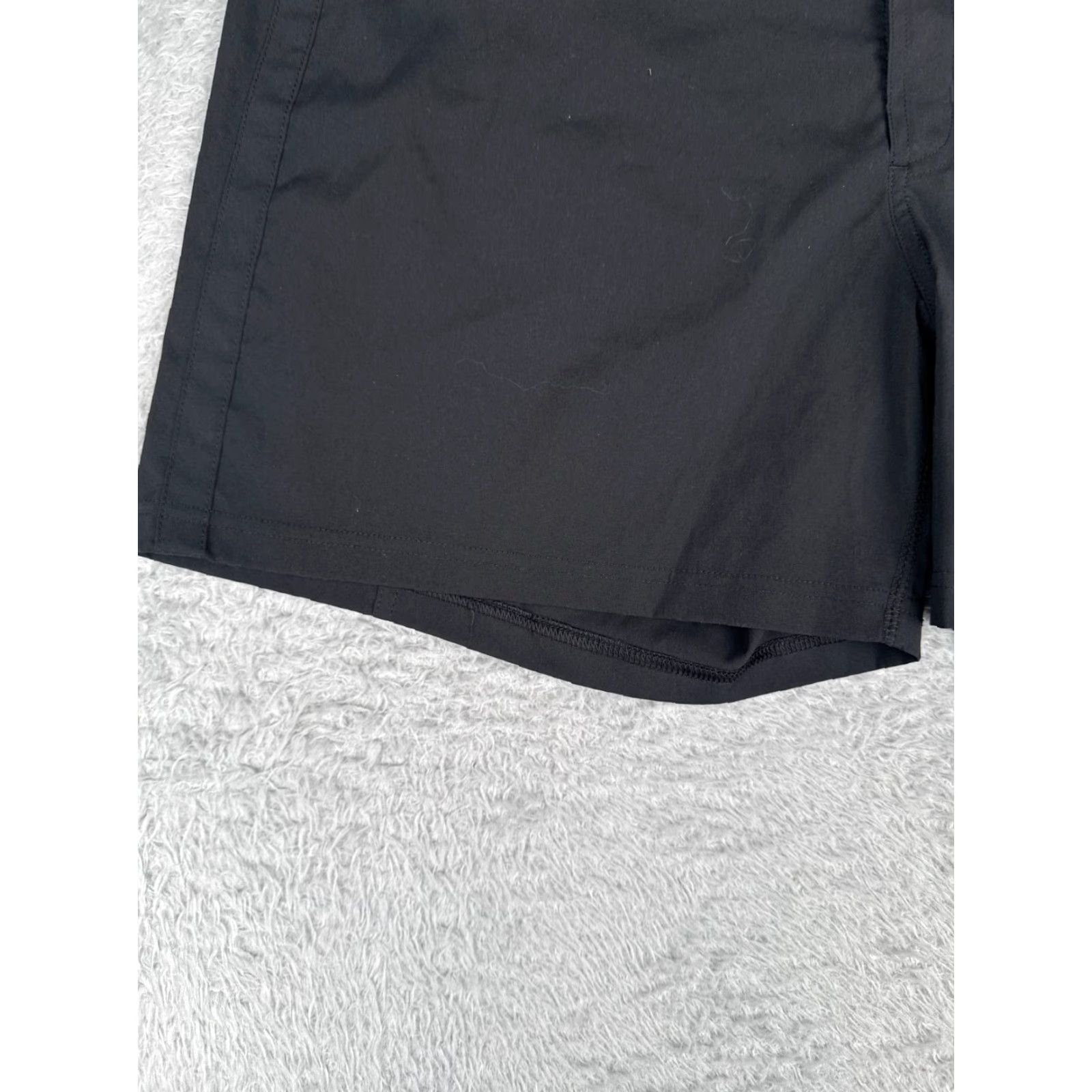 Vintage Columbia Shorts Women Black Nylon Shield Sweat Zipper Pockets Hike Camp 16 36x5 Size 38" / US 16 / IT 52 - 3 Thumbnail
